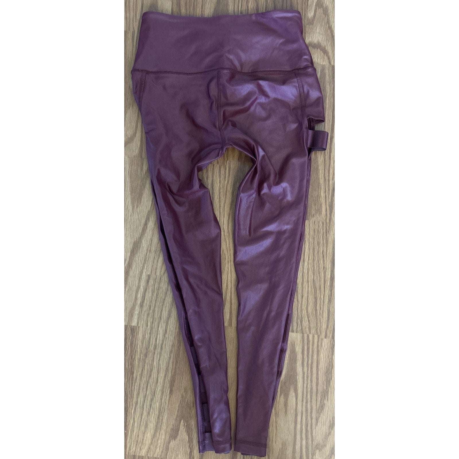 Victoria Sport Knockout HighWaist Burgundy Leggings With Side Cutout Detail Sz S