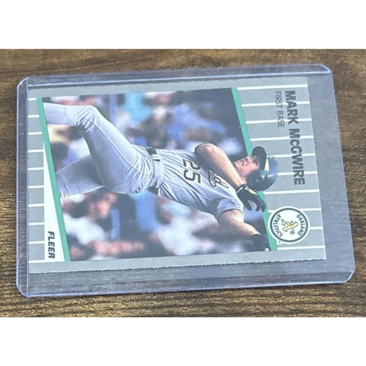1989 FLEER #17 MARK McGWIRE - Oakland A's - Pack to Sleeve - MLB Baseball Card