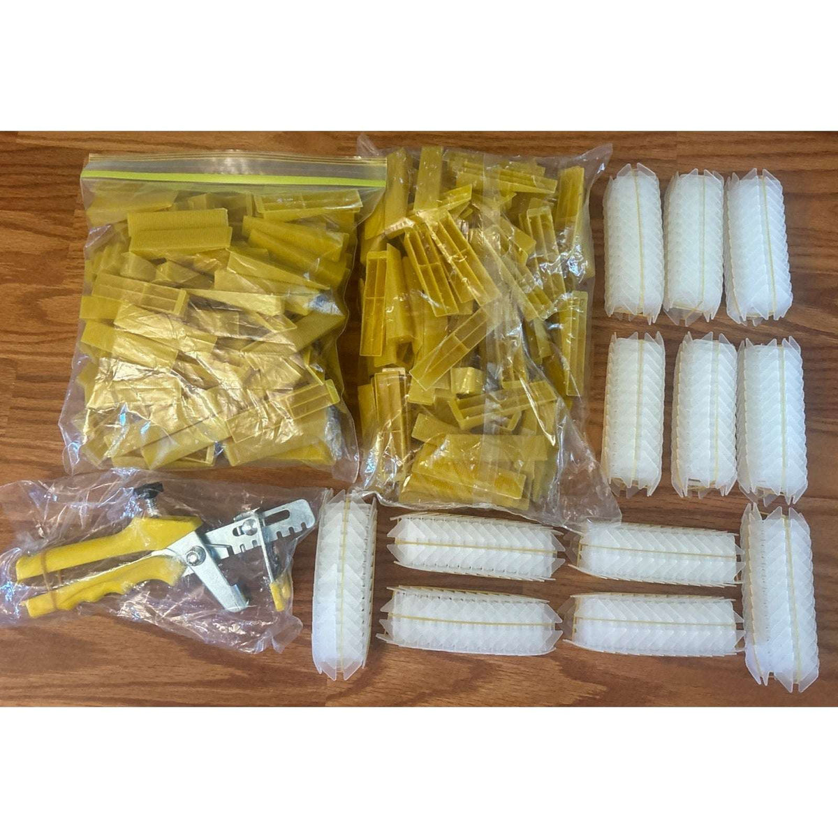 800 Pcs DGSL 1/8" Tile Leveling System with Tile Pliers - 600 Spacers 200 Wedges