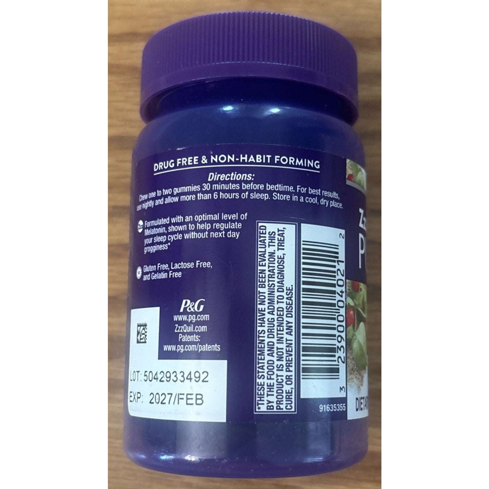 ZzzQuil PURE Zzzs De-Stress Gummies Ashwagandha + Melatonin 42ct EXP 02/2027