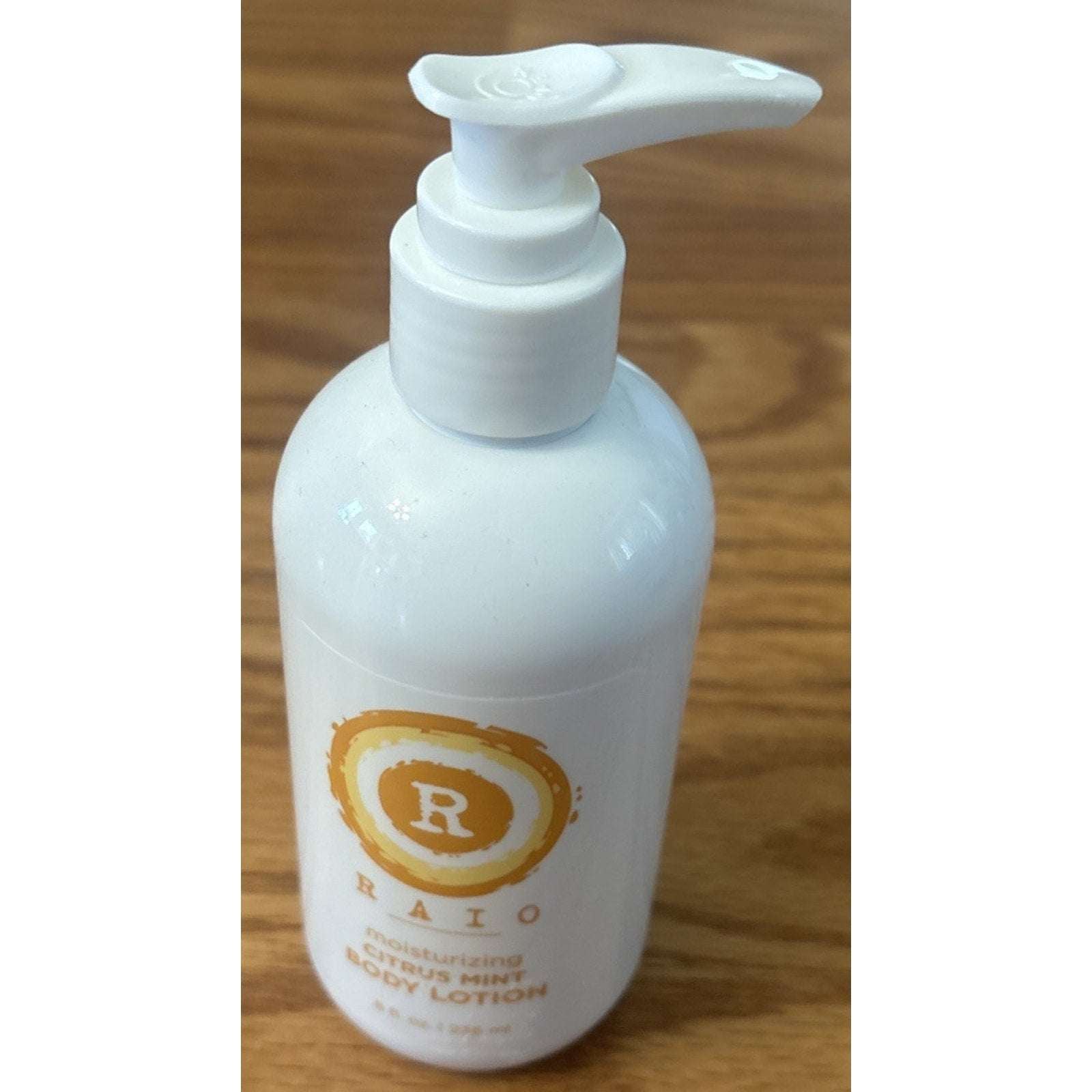 Raio Daily Moisturizing Body Lotion Citrus Mint Scent 8 fl oz with Pump