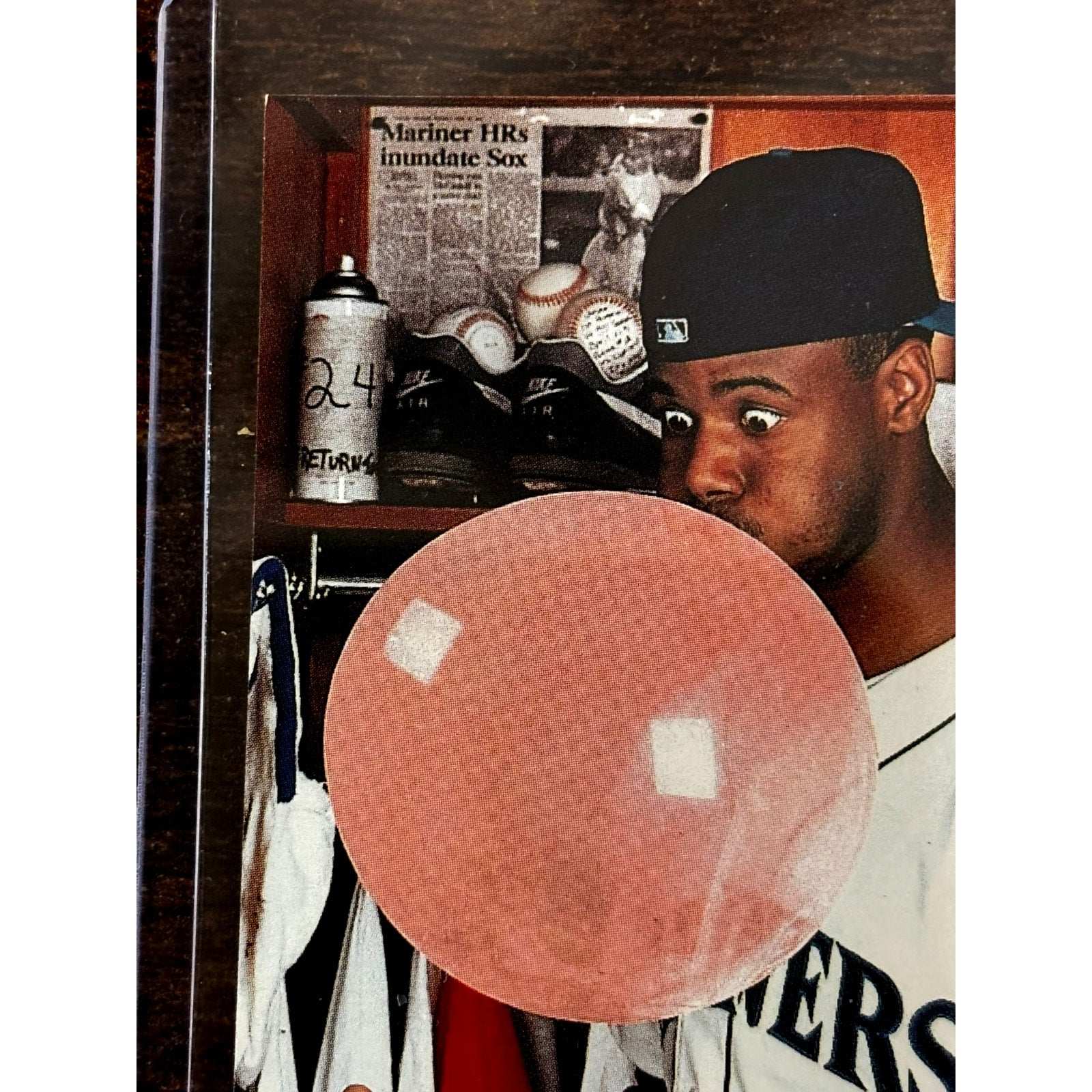 1995 Pinnacle Ken Griffey Jr #128 Seattle Mariners Blowing Bubble Gum Card