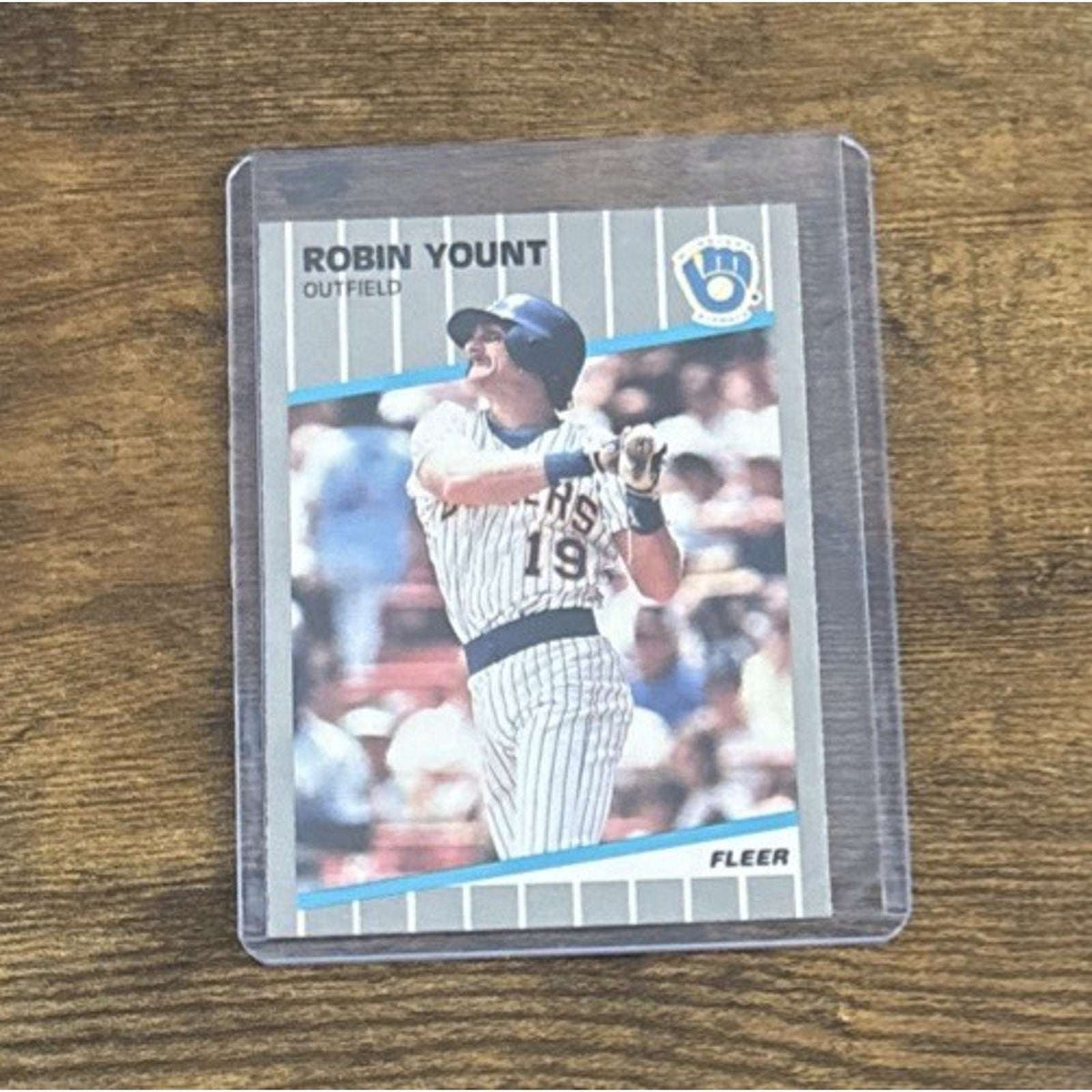 1989 FLEER #200 ROBIN YOUNT - BREWERS - From Pack to Sleeve - MLB Baseball
