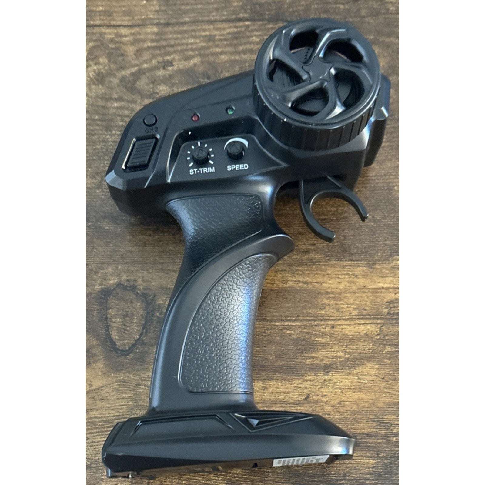 DEERC 2.4G RC Sink-Proof High Speed Racing Boat w/ LED Lights & Shark Graffiti