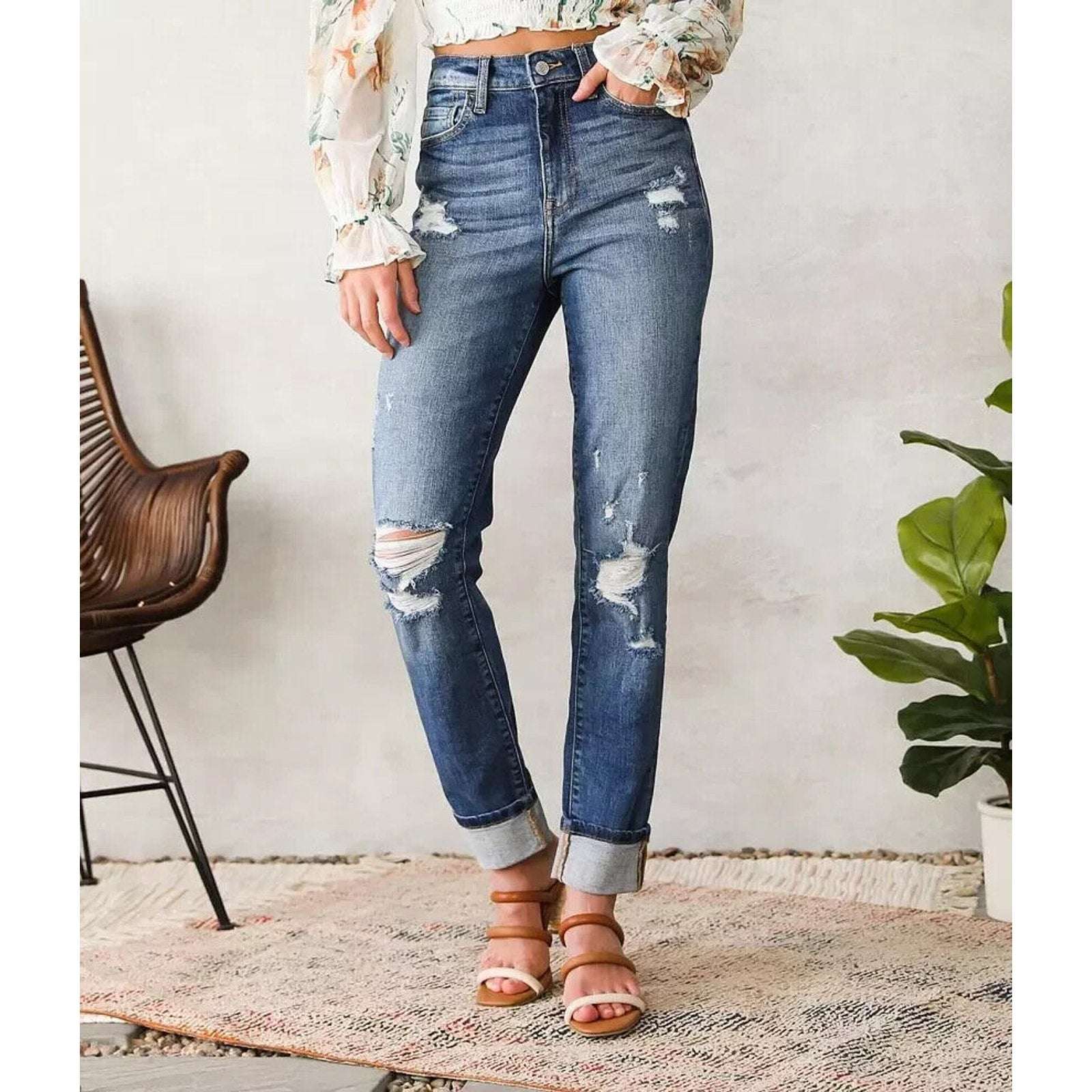 Willow & Root The Mom Fit Distressed Cuffed Jeans in Teramo Wash Size 30