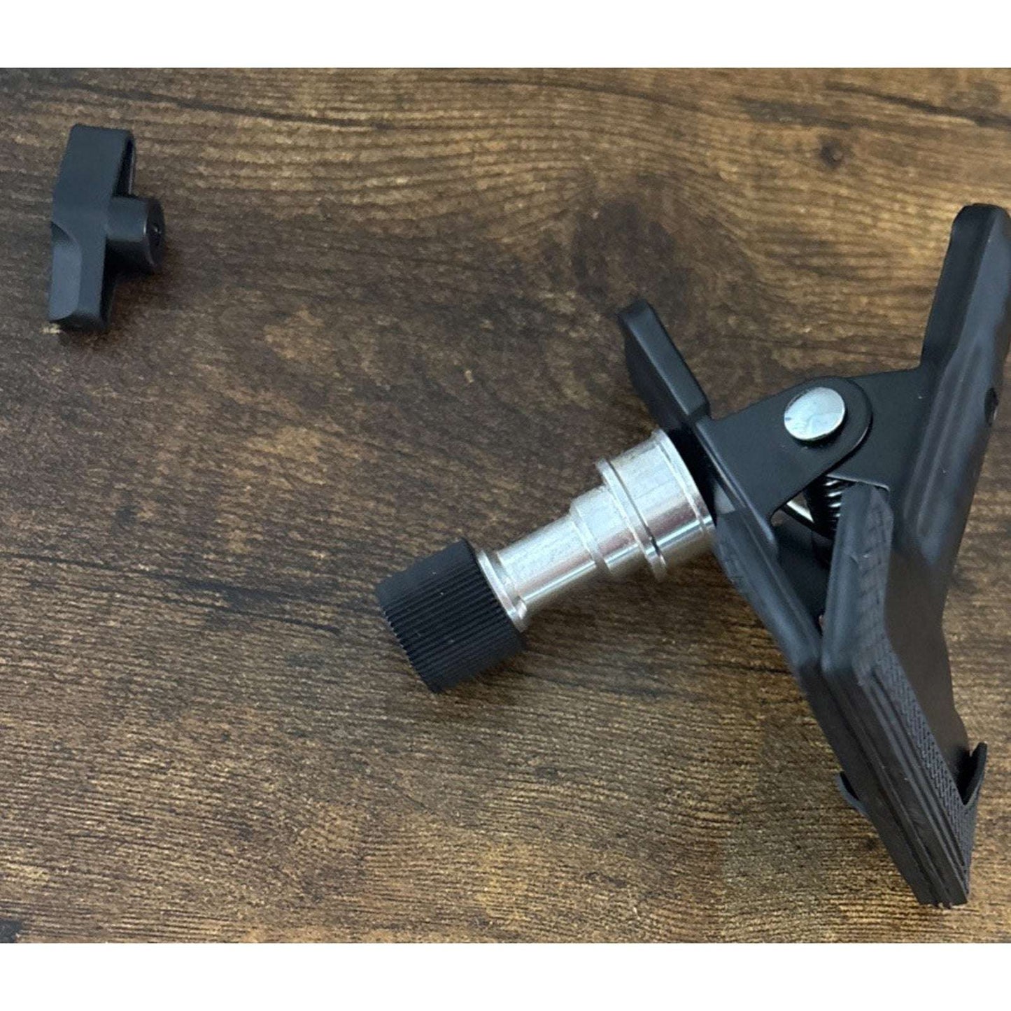 Embroidery Hoops Floor Stand Holder, 360° Rotate Hands Free + Phone Holder White