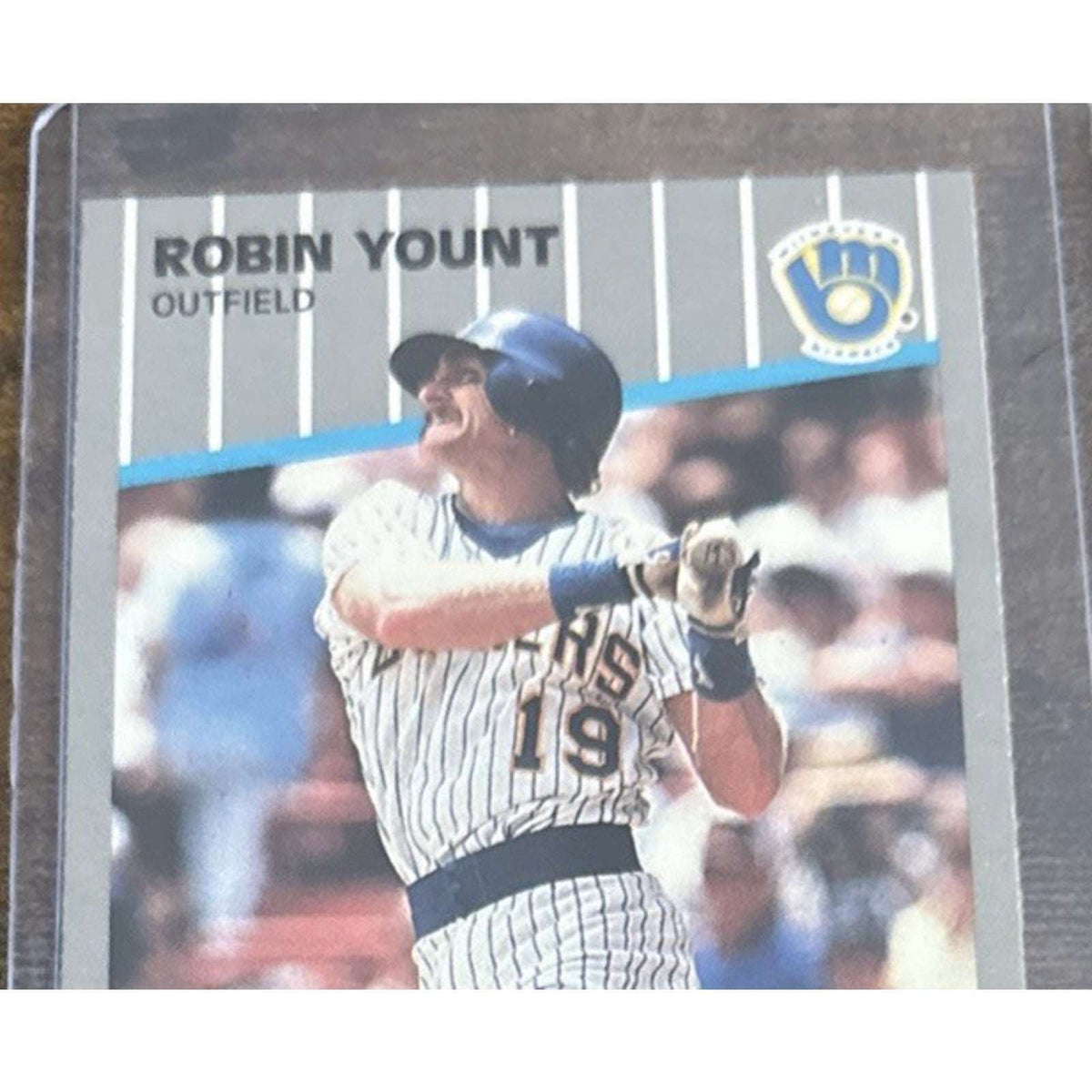 1989 FLEER #200 ROBIN YOUNT - BREWERS - From Pack to Sleeve - MLB Baseball
