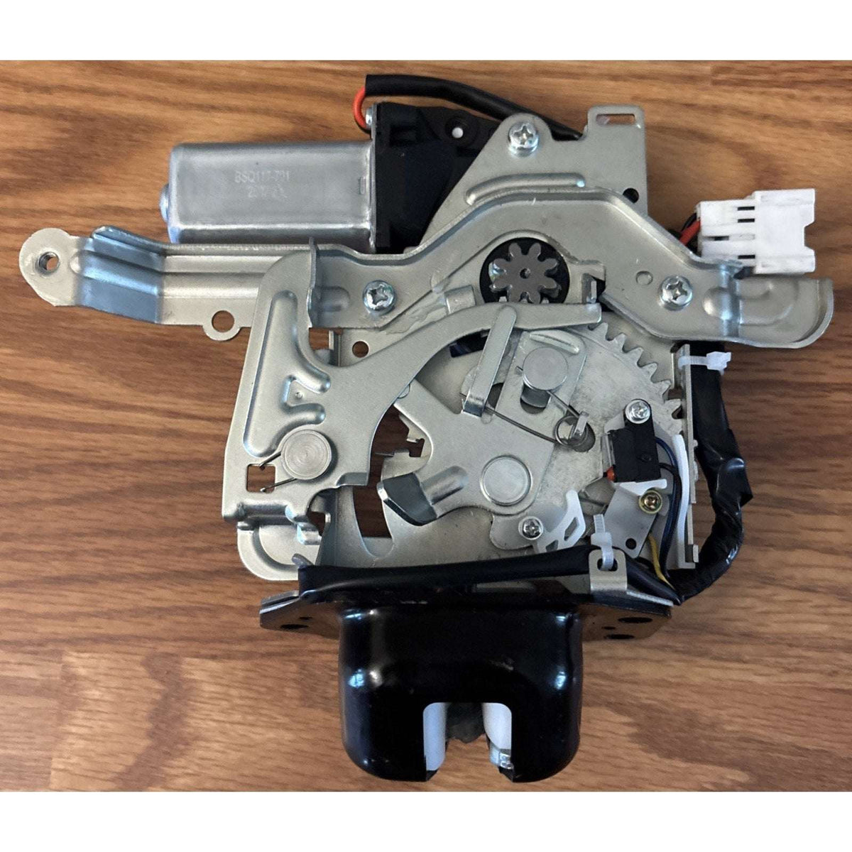 Rear Tailgate Trunk Lock Actuator INFINITI FX35 QX70 & Nissan Rogue 90500-1CA1B