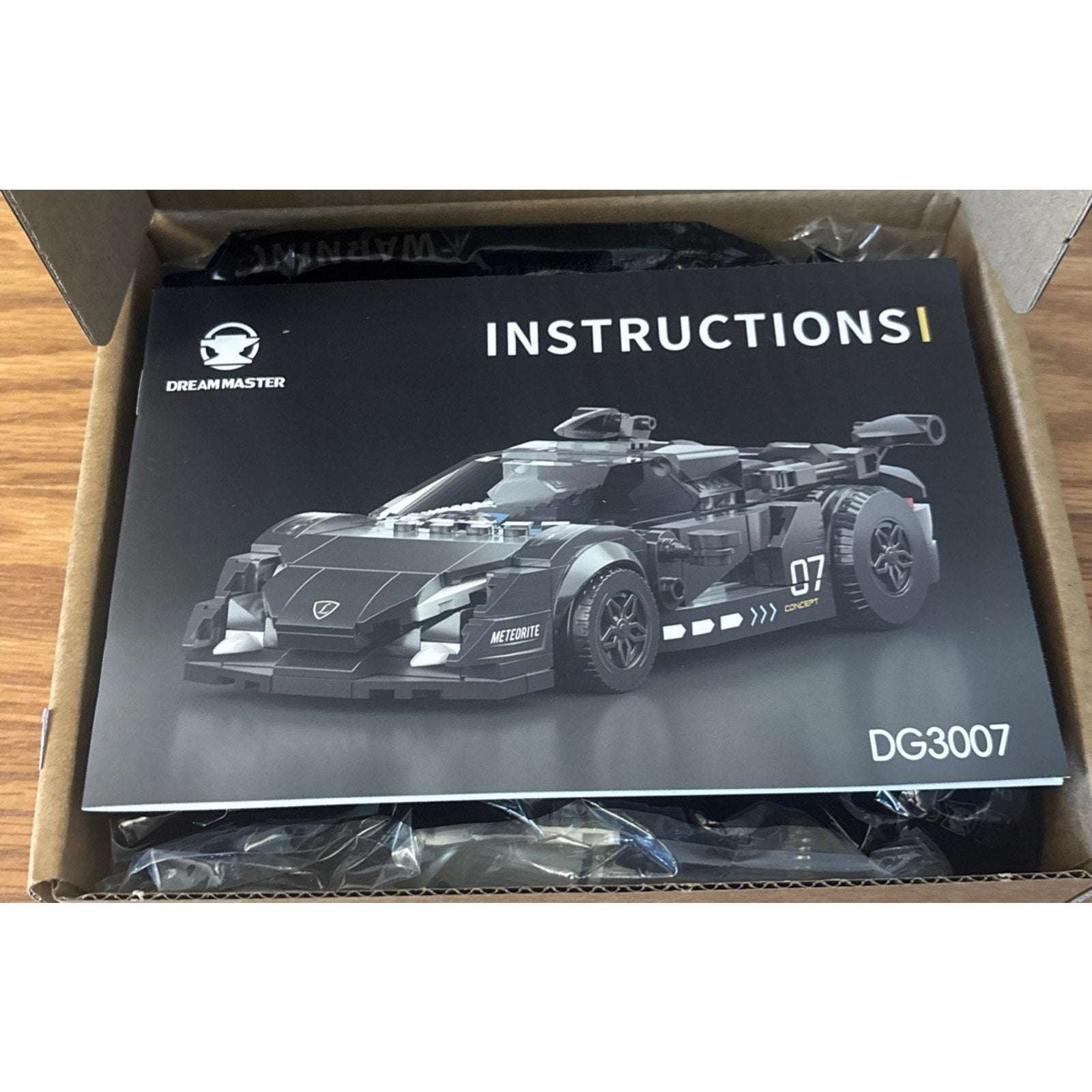 Dream Master Meteorite Black Concept HyperCar Building Blocks Set DG3007 289PCS