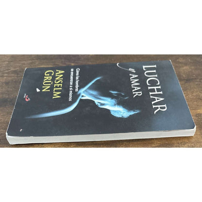 Luchar y amar: Cómo los hombres se encuentran a sí mismos Anselm Grün Spanish Ed