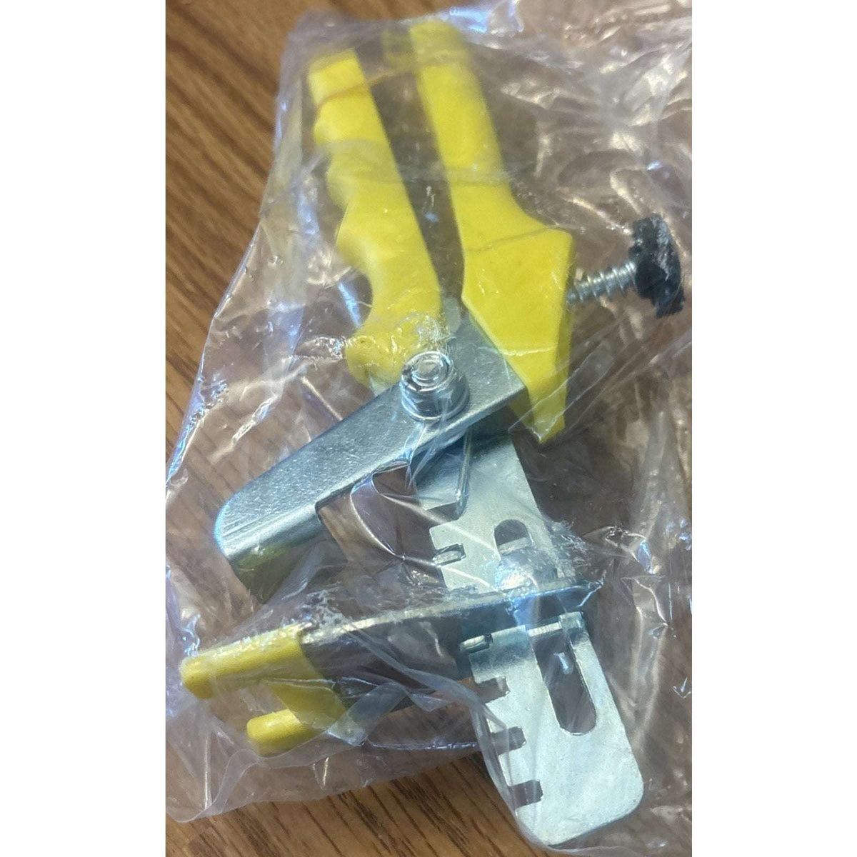 800 Pcs DGSL 1/8" Tile Leveling System with Tile Pliers - 600 Spacers 200 Wedges