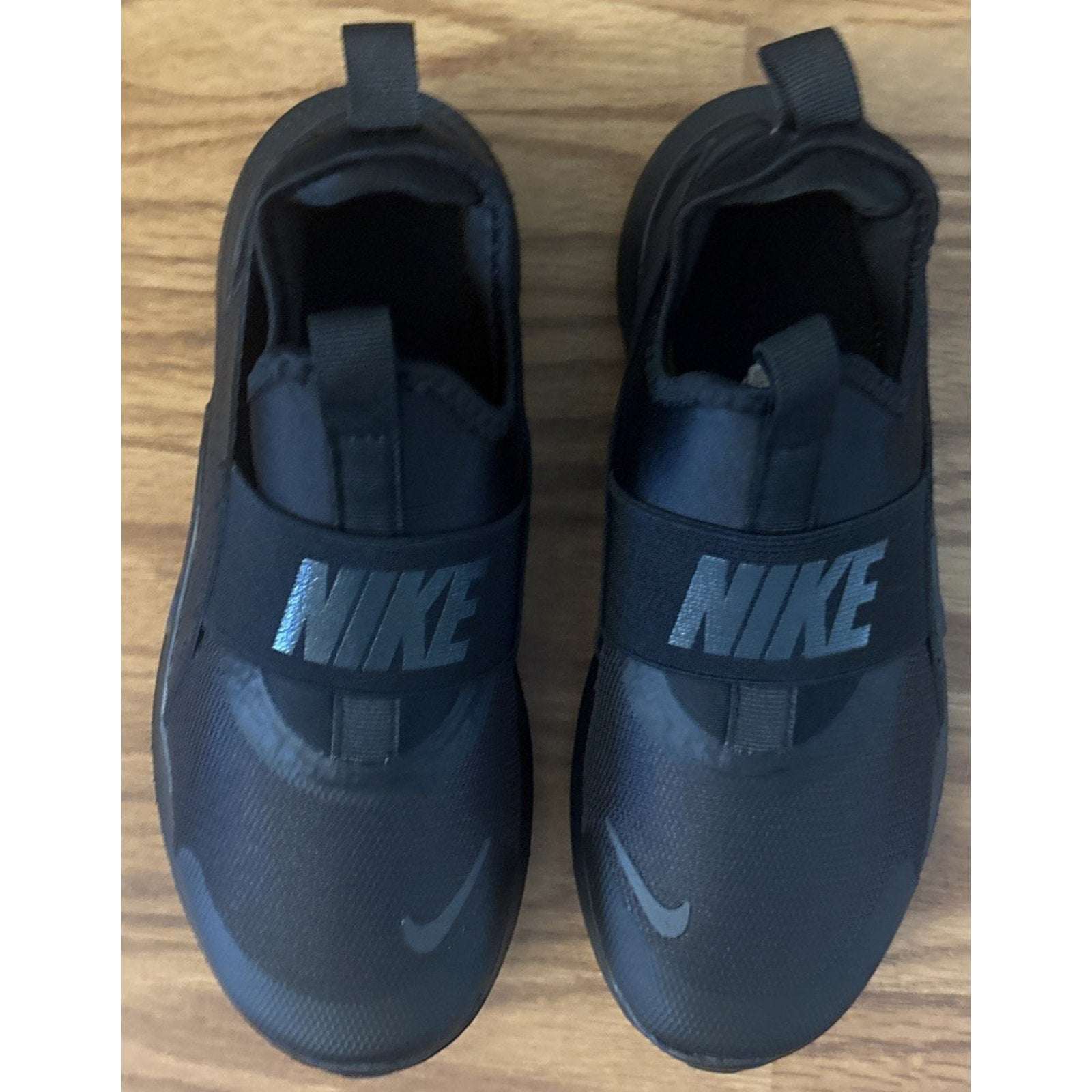 IF2893-001 GRADE SCHOOL NIKE FLEX RUNNER 4 Slip On Black Size 3.5Y GS