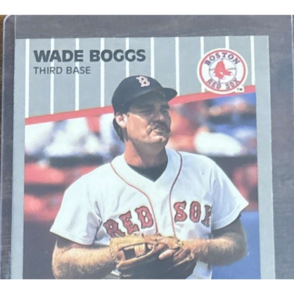 1989 FLEER #81 WADE BOGGS - Boston RED SOX - Pack to Sleeve - MLB Baseball Card