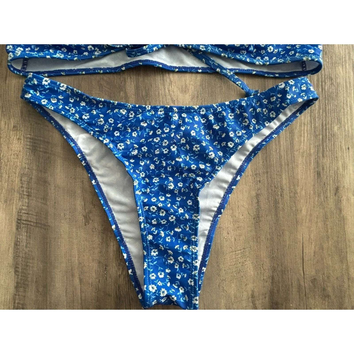Women's Ruffled Straps Cheeky High Cut Bottom Blue White Flowers Bikini 2Pc Sz M