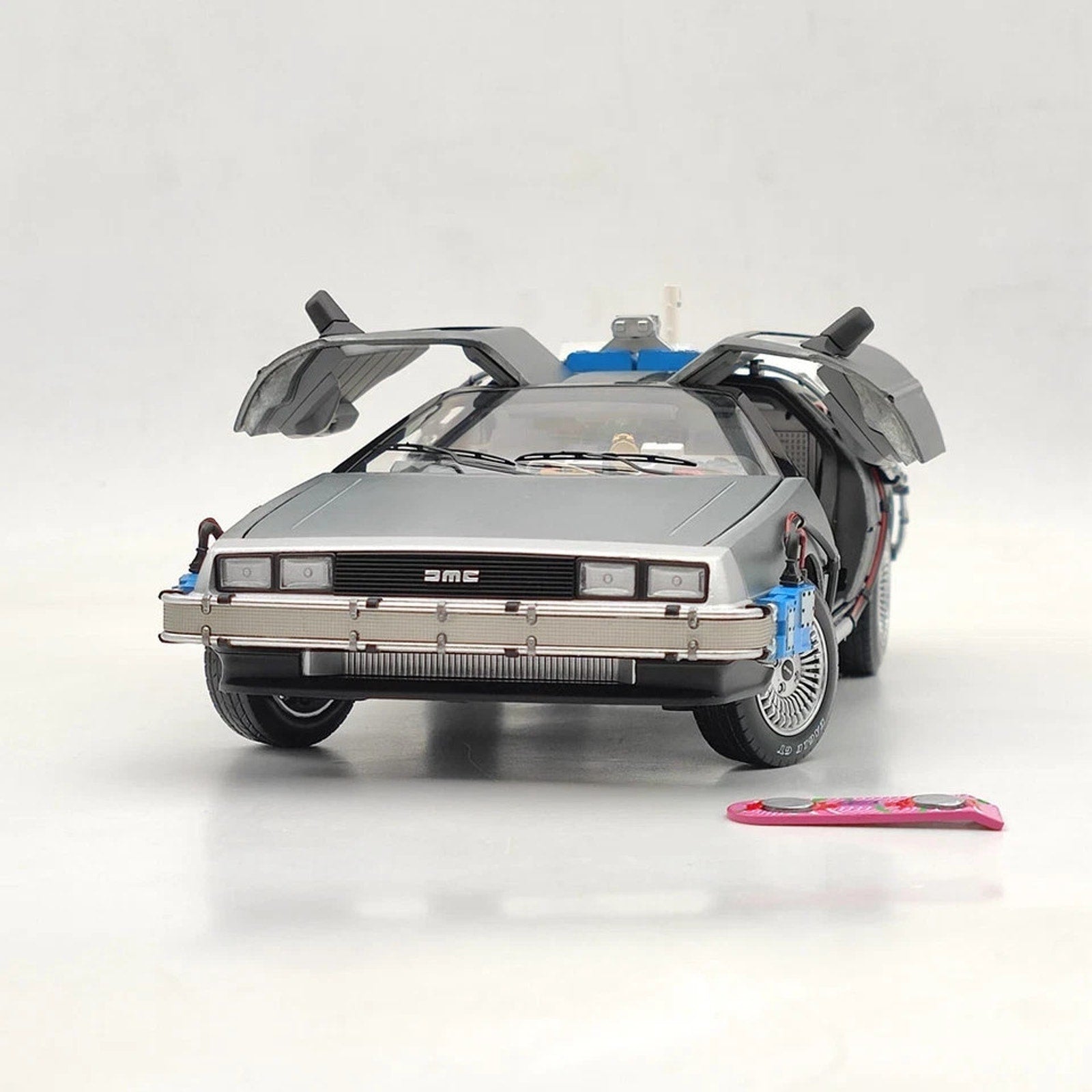 Hot Wheels Elite Back To The Future Time Machine 1:18 DeLorean Model Car BCJ97