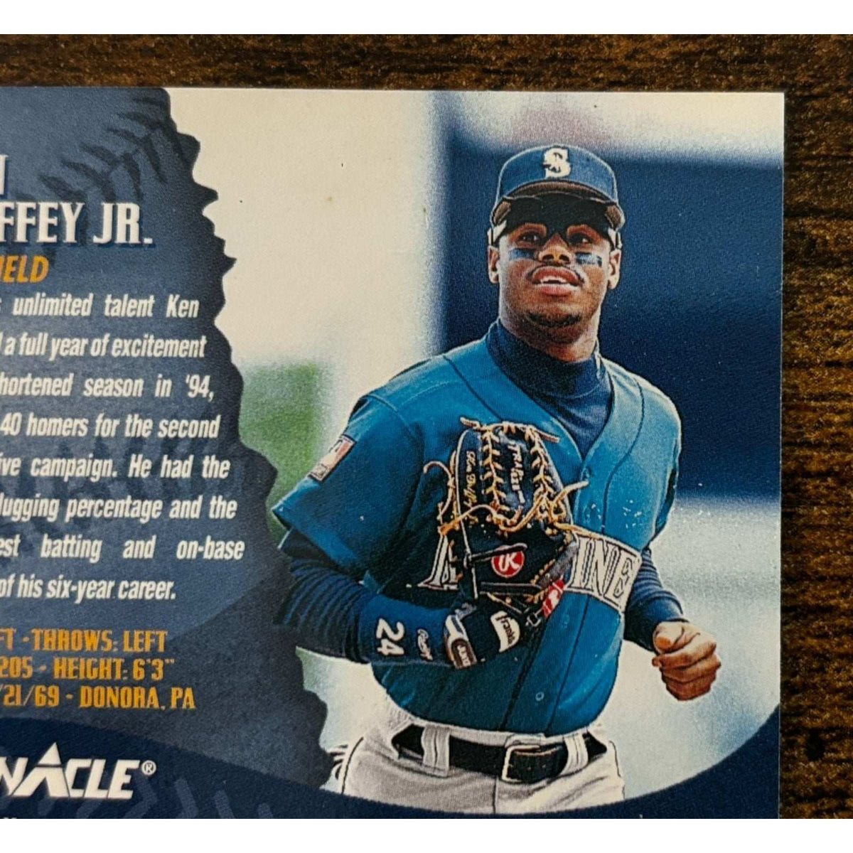 1995 Pinnacle Ken Griffey Jr #128 Seattle Mariners Blowing Bubble Gum Card