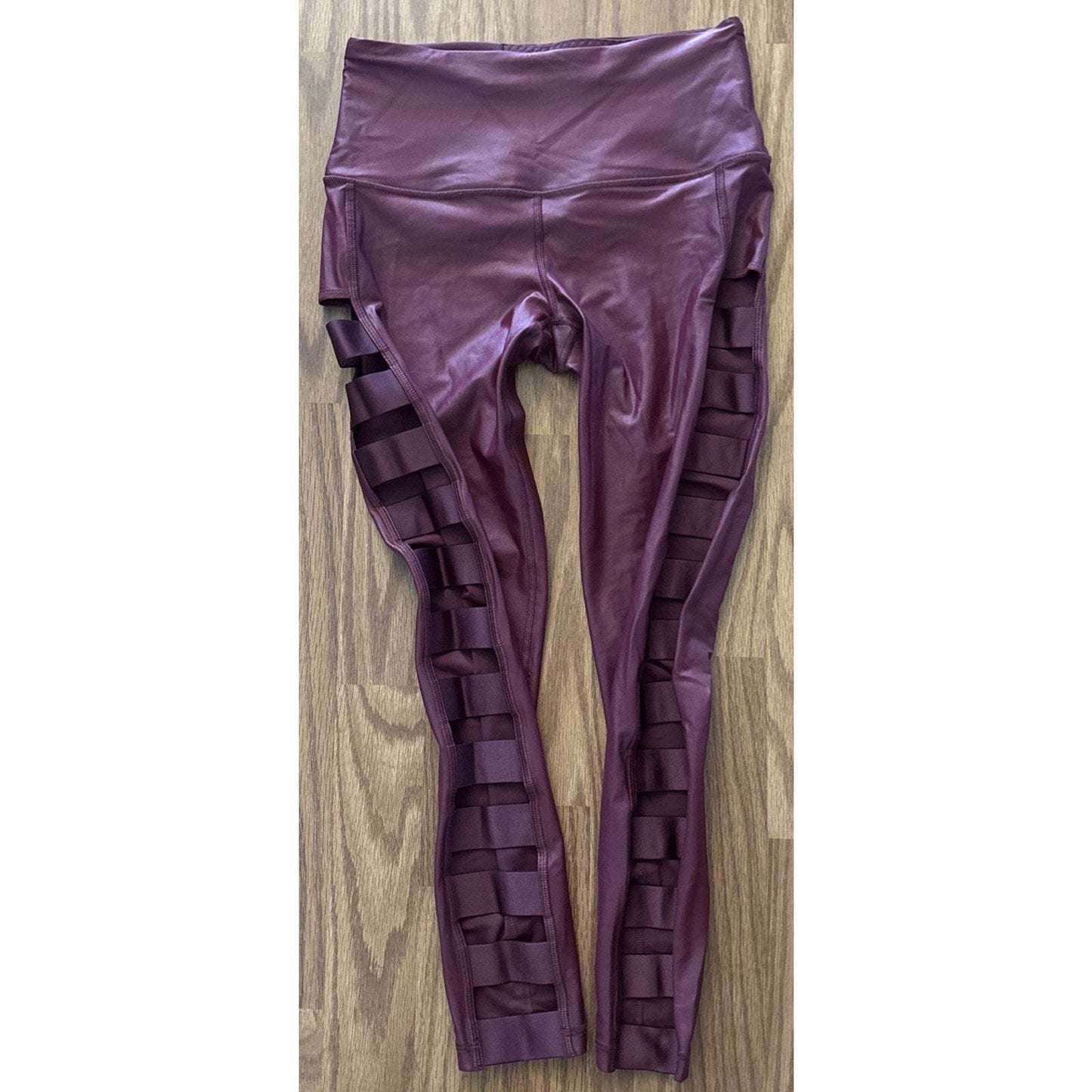 Victoria Sport Knockout HighWaist Burgundy Leggings With Side Cutout Detail Sz S