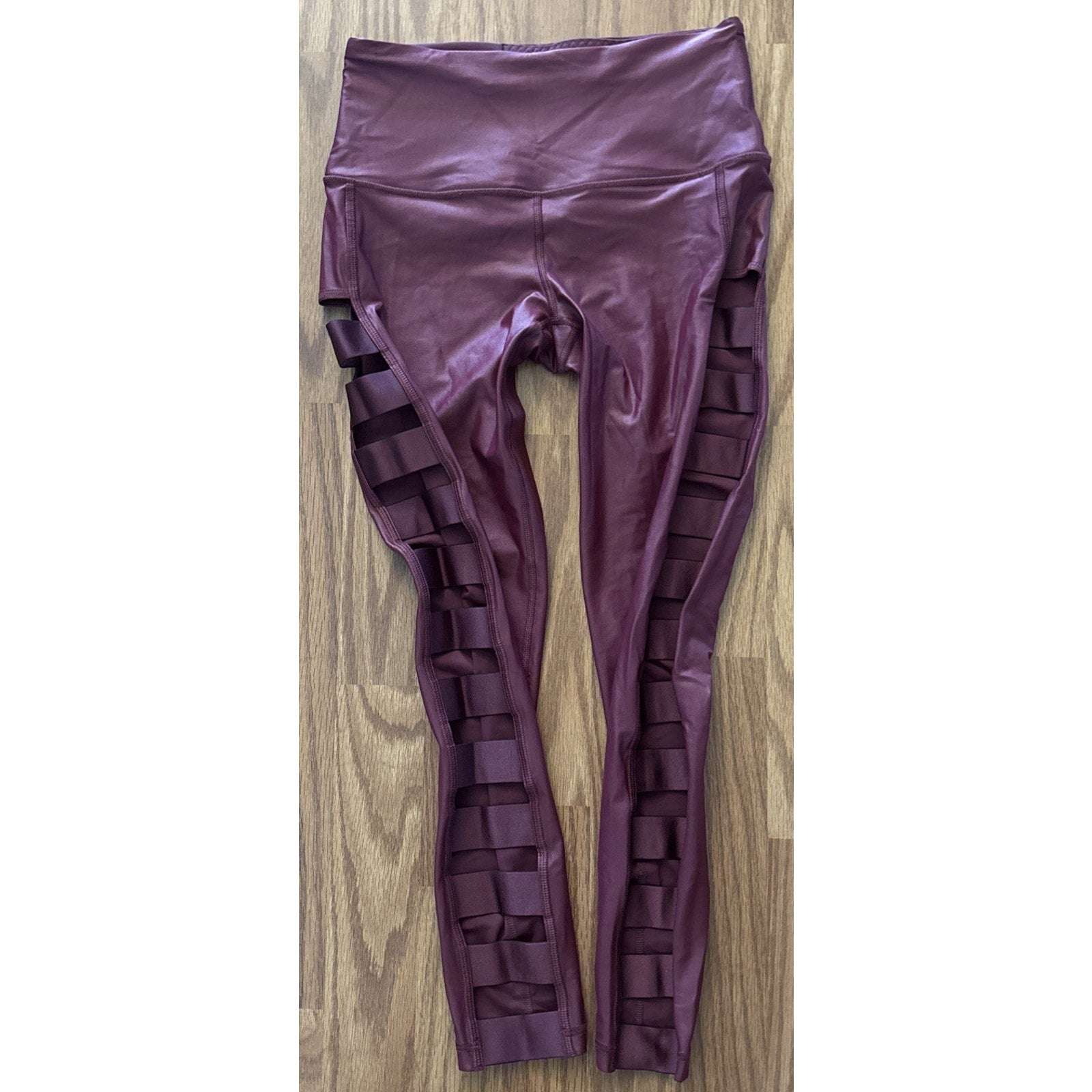 Victoria Sport Knockout HighWaist Burgundy Leggings With Side Cutout Detail Sz S