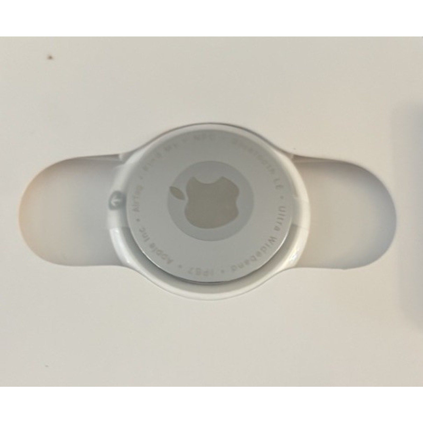 Apple AirTag Bluetooth GPS Tracker For iPhone & iPad (MX532LL/A) A2187