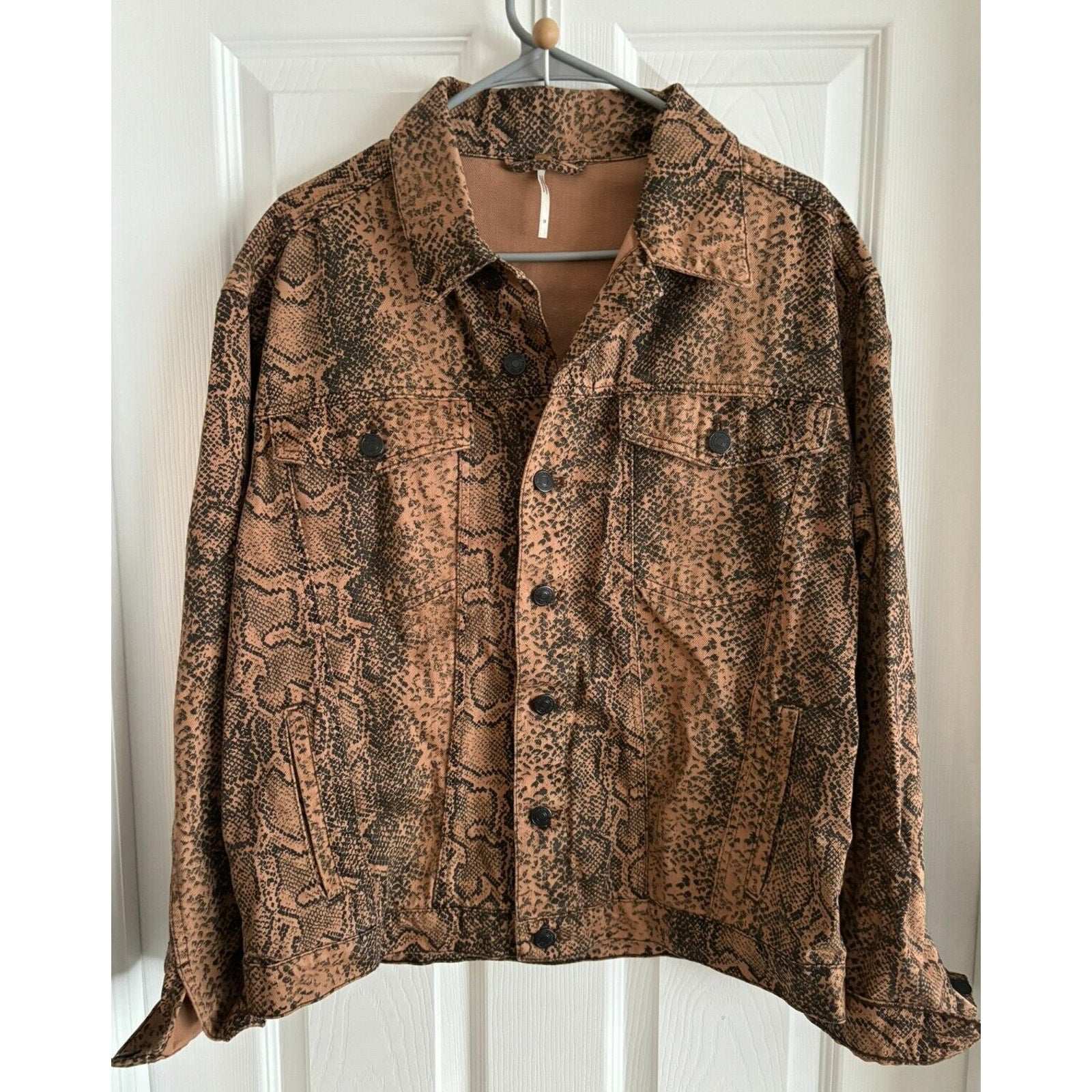 Free People Trucker Brown Snake Print Denim Jacket Size M Medium