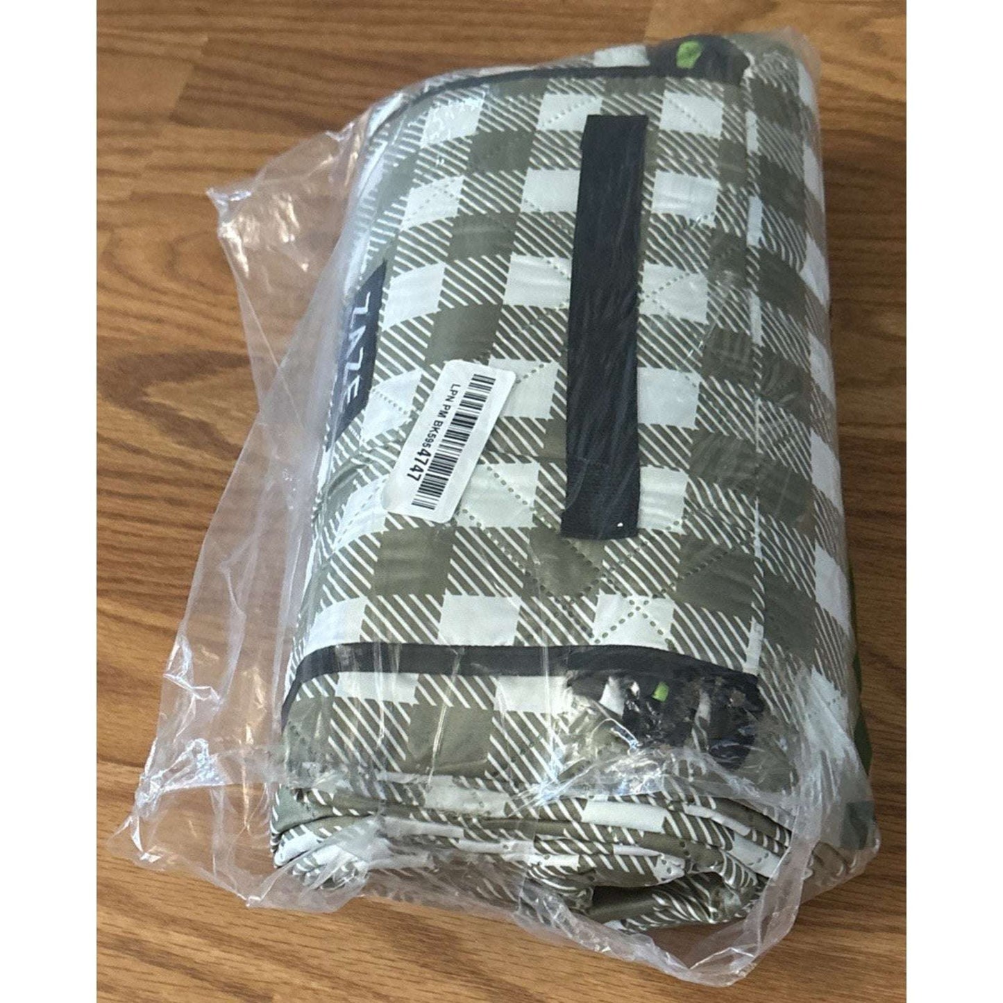 ZAZE XL Waterproof Beach Picnic Outdoor Blanket 80''x80'' 6-8 People Carry Strap