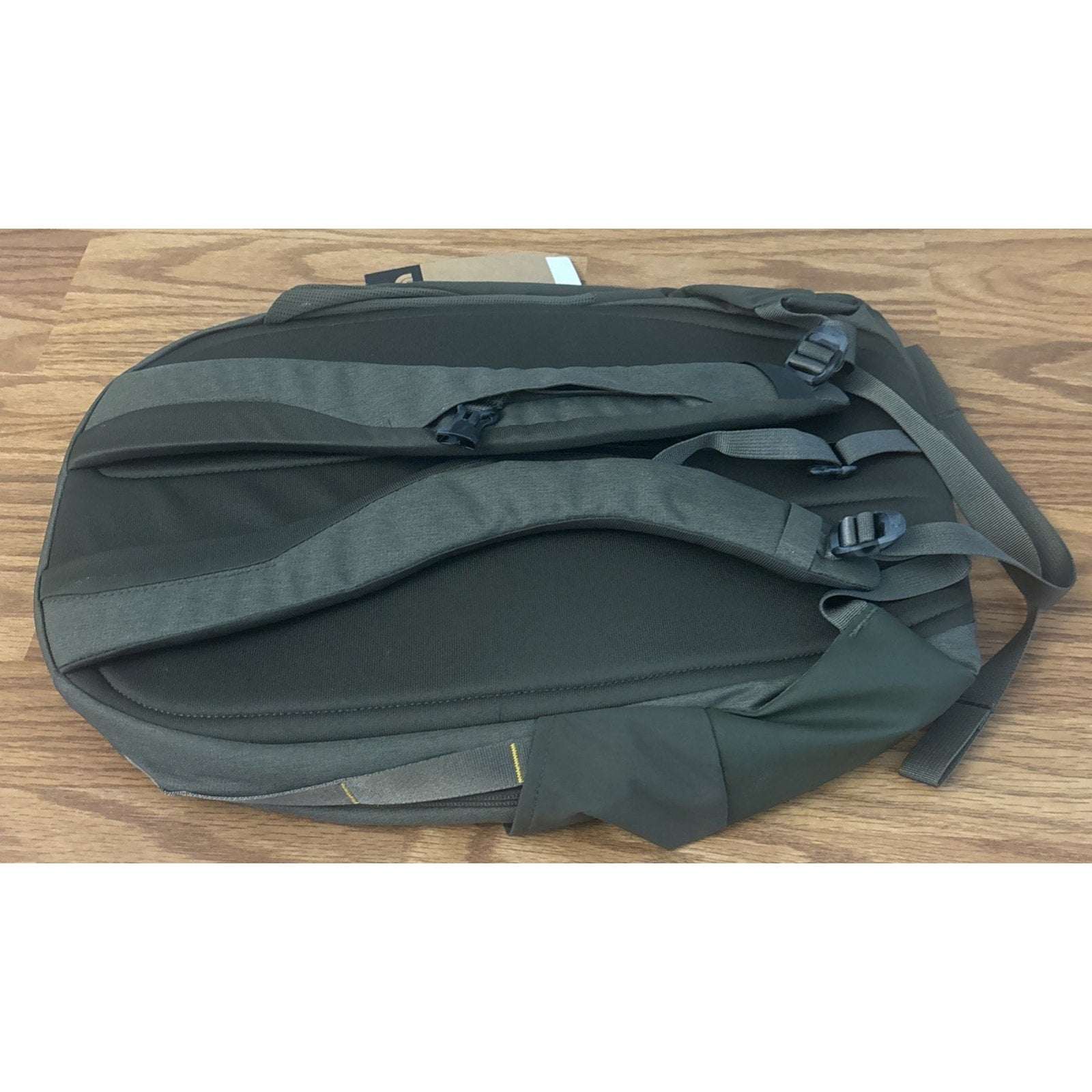 The North Face Women’s Isabella 3.0 Backpack 20L - Green Heather/Arrow Yellow