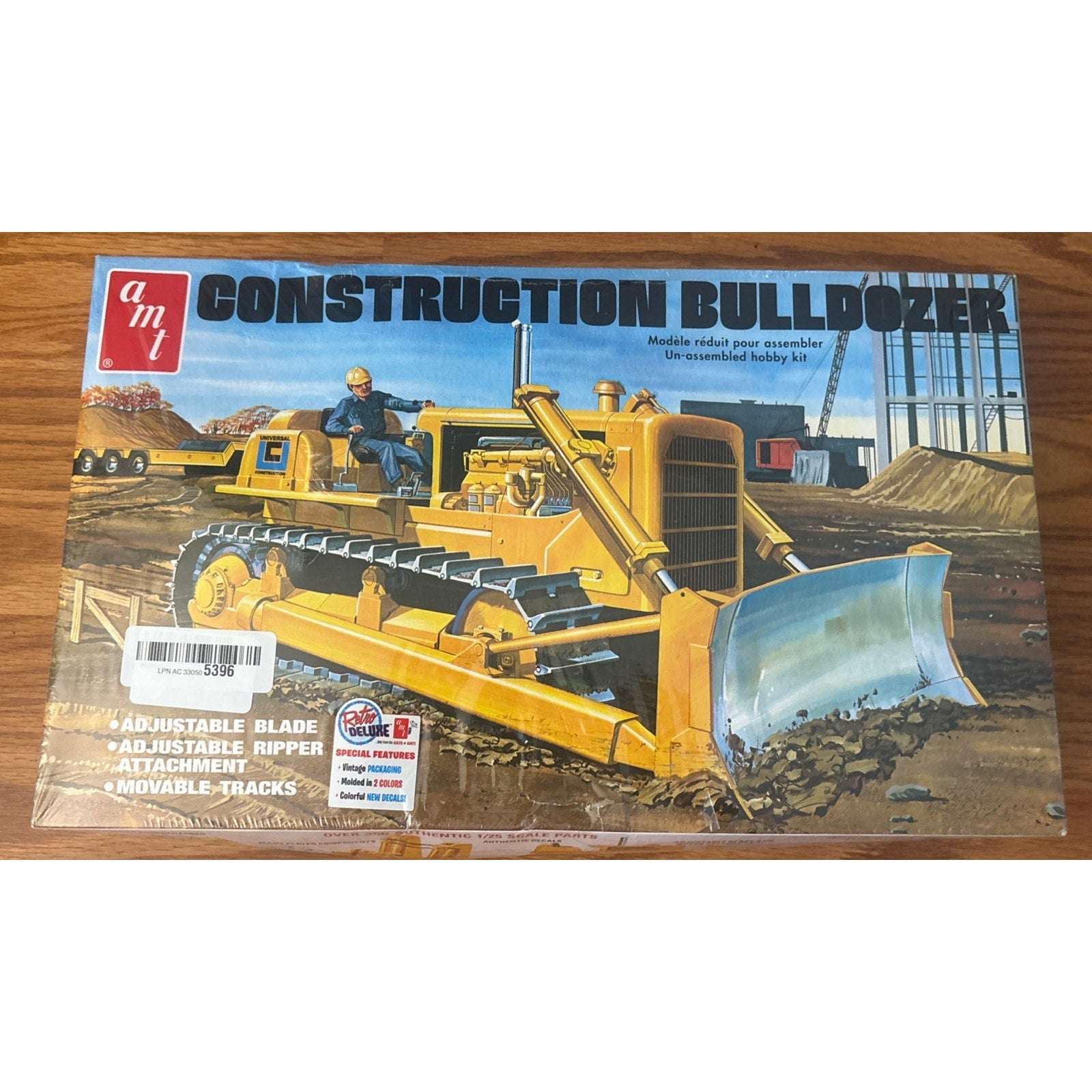 AMT RETRO DELUXE Construction Bulldozer 1:25 Scale Model Kit w/ Special Features