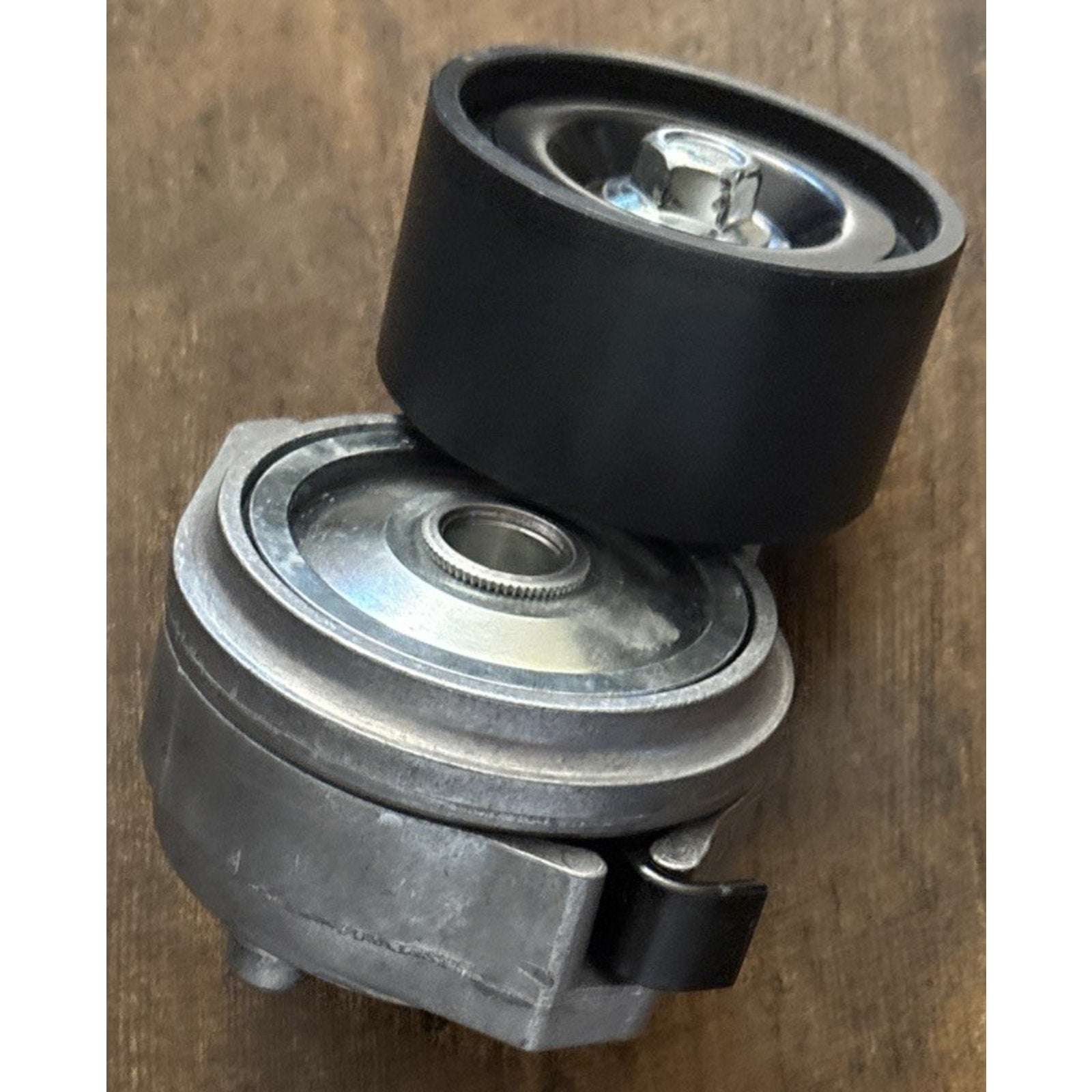 Drive Belt Tensioner Pulley 3690067 for Cummins ISX Series 3104149 2891940