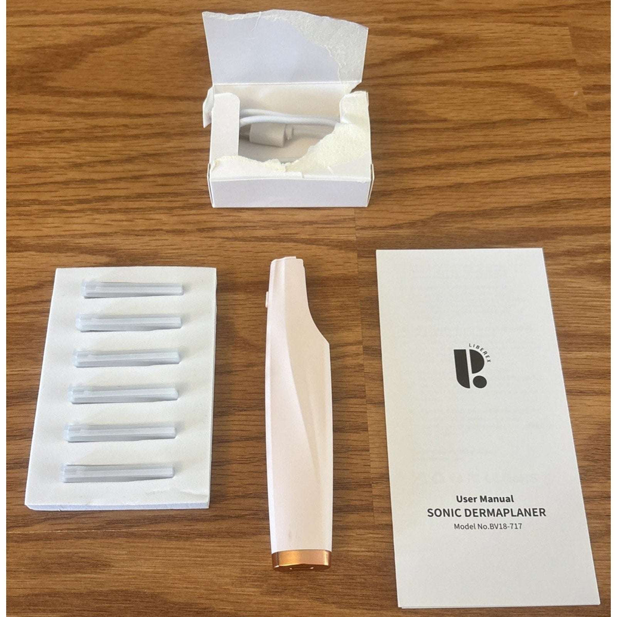 Rechargeable Dermaplaning Facial Exfoliation & Peach Fuzz Hair Remover +6 Blades