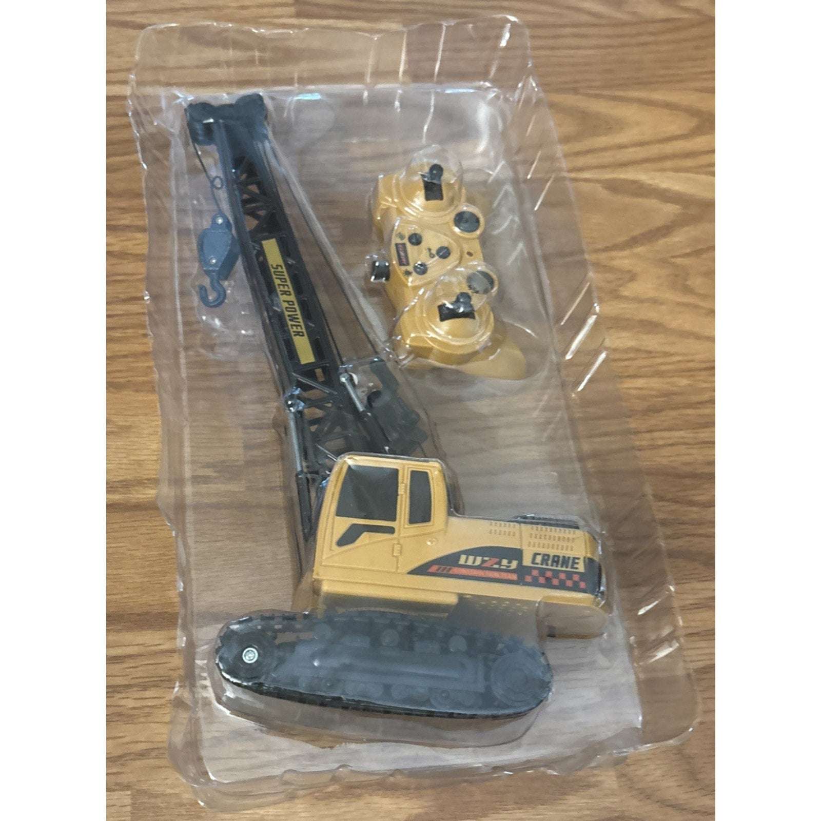 690-D1 Remote Control RC Die Cast Metal Crane 8-Channel Lights Music 360° Rotate