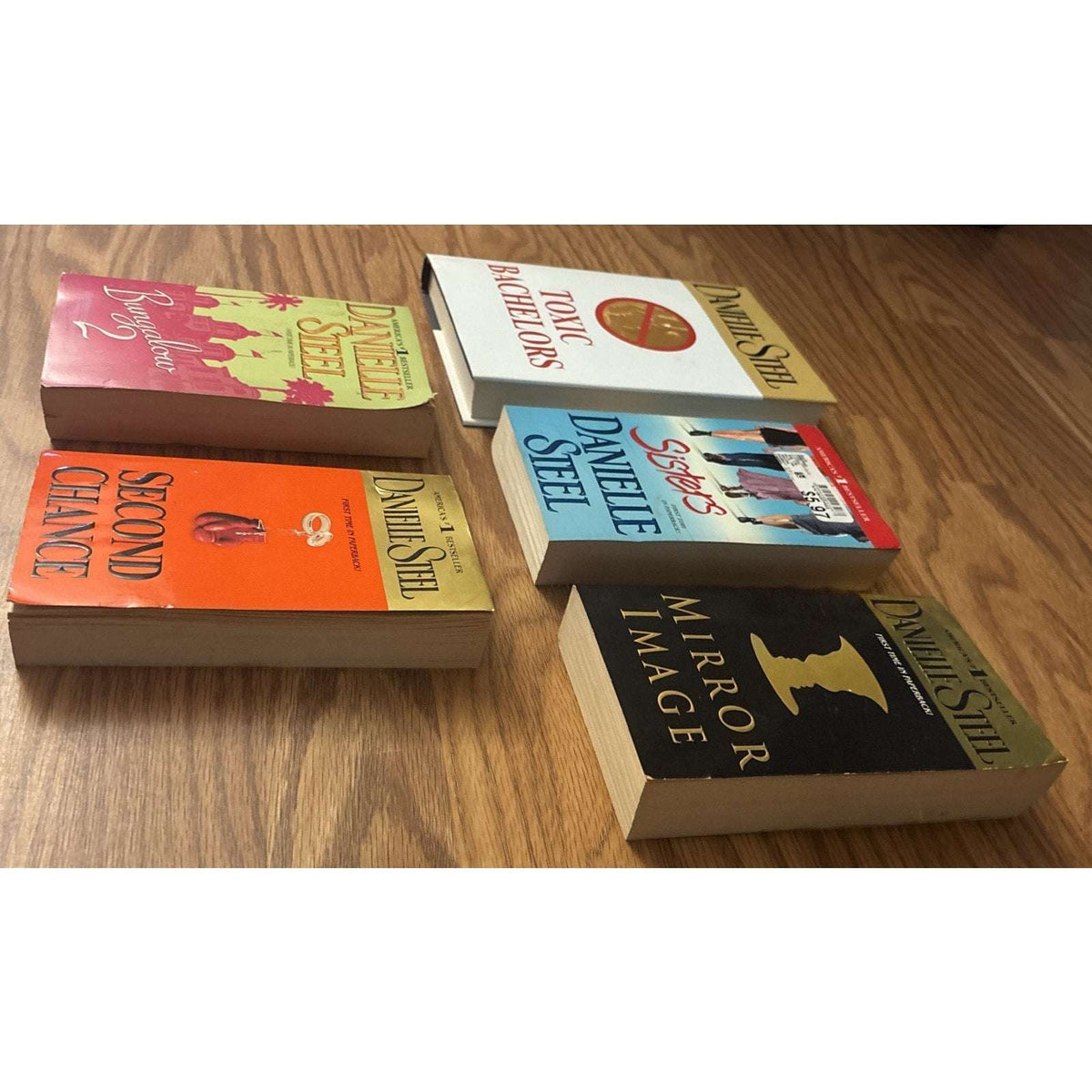 5 Danielle Steel Books Sisters, Toxic Bachelors, Mirror Image, Second Chance, Bungalow 2