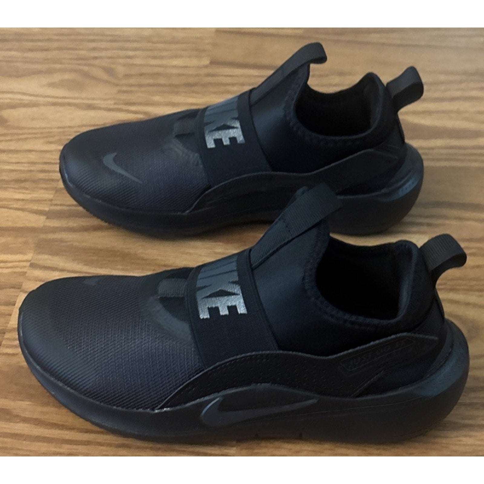 IF2893-001 GRADE SCHOOL NIKE FLEX RUNNER 4 Slip On Black Size 3.5Y GS