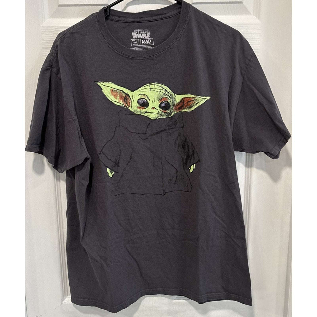 Star Wars The Mandalorian Baby Yoda Men's T-Shirt Mad Engine in Gray Size Large