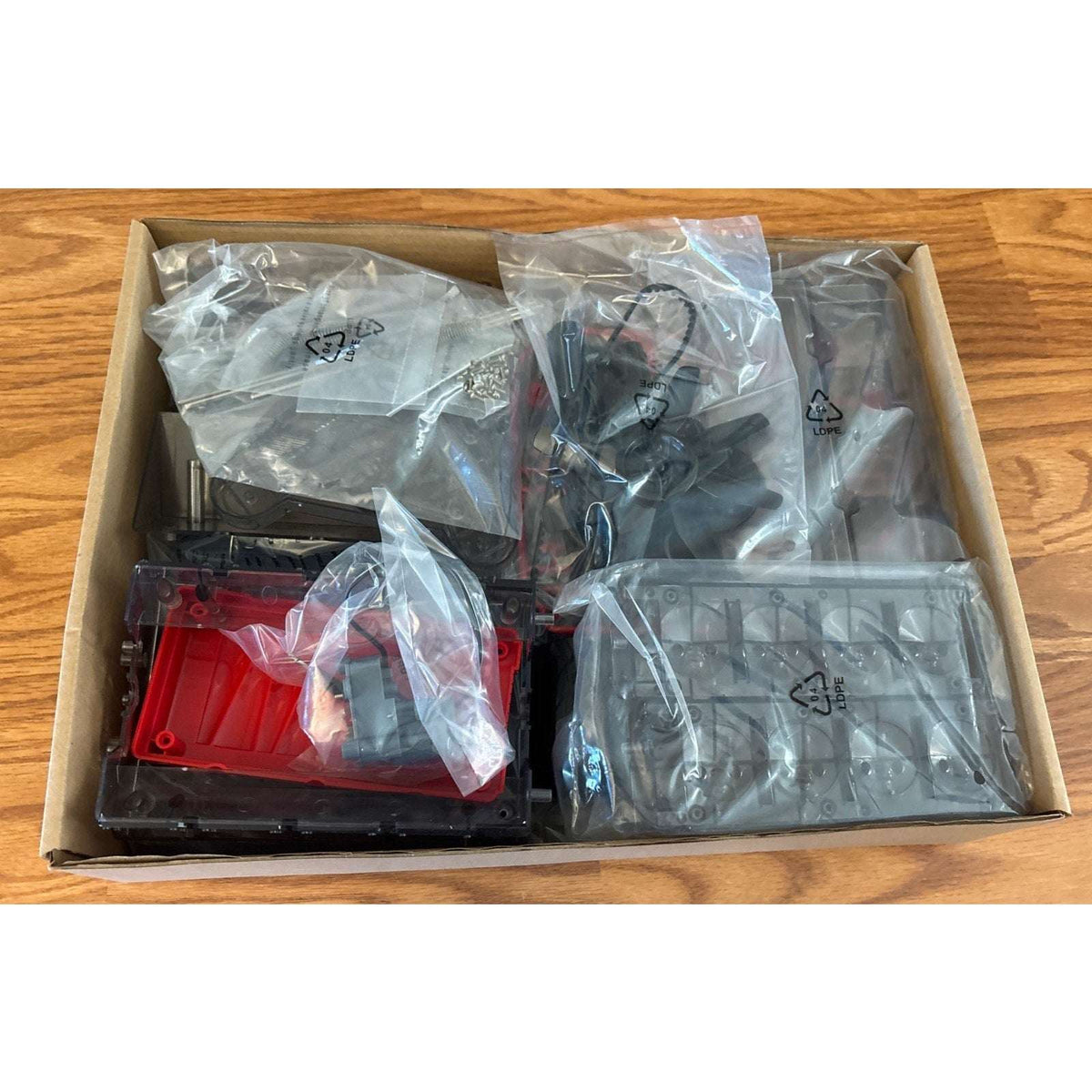 Playz STEM V8 Combustion Engine Model Kit That Runs - Build Your Own - 270Pcs