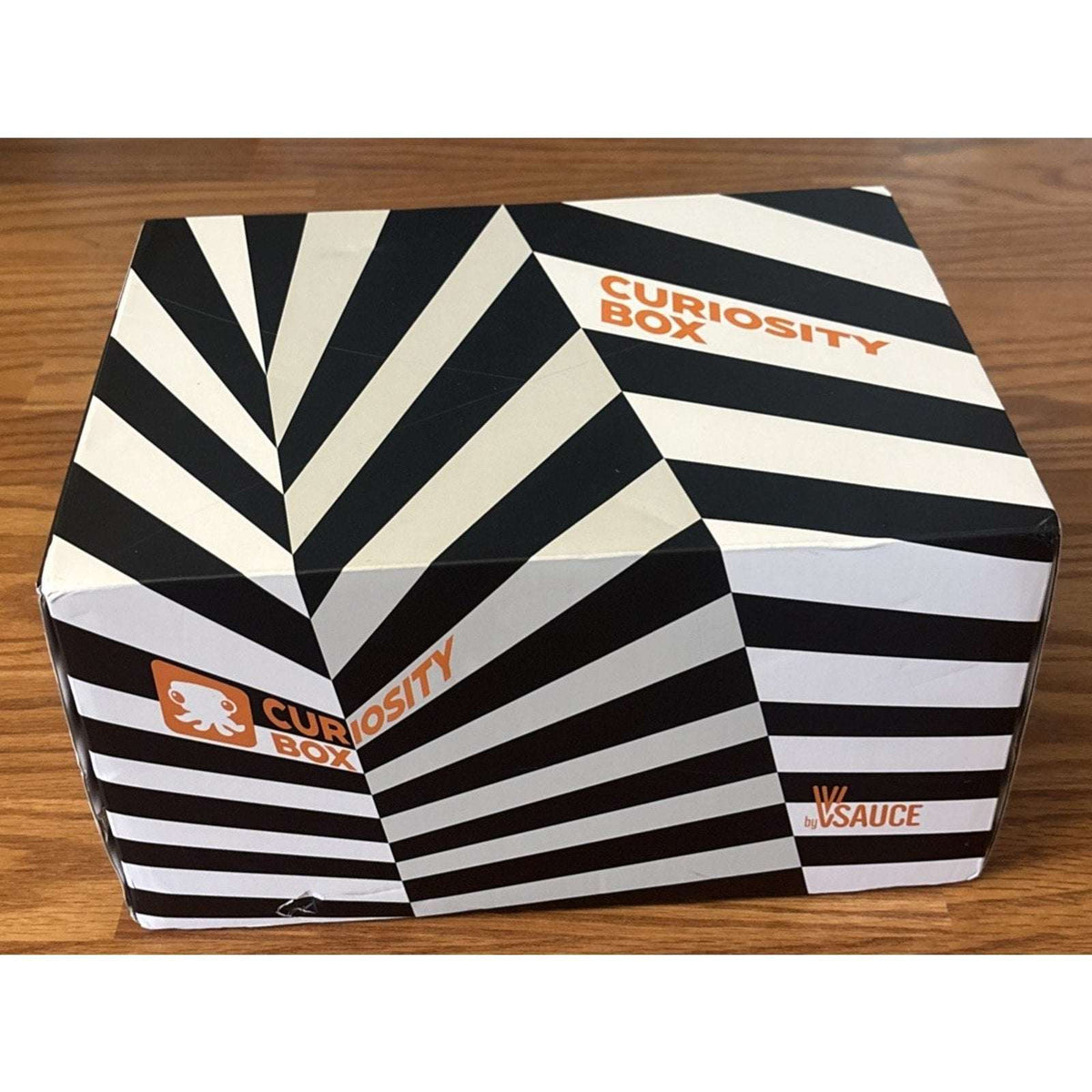 Curiosity Box by VSauce - Limited Edition - T-Shirt Size S Small