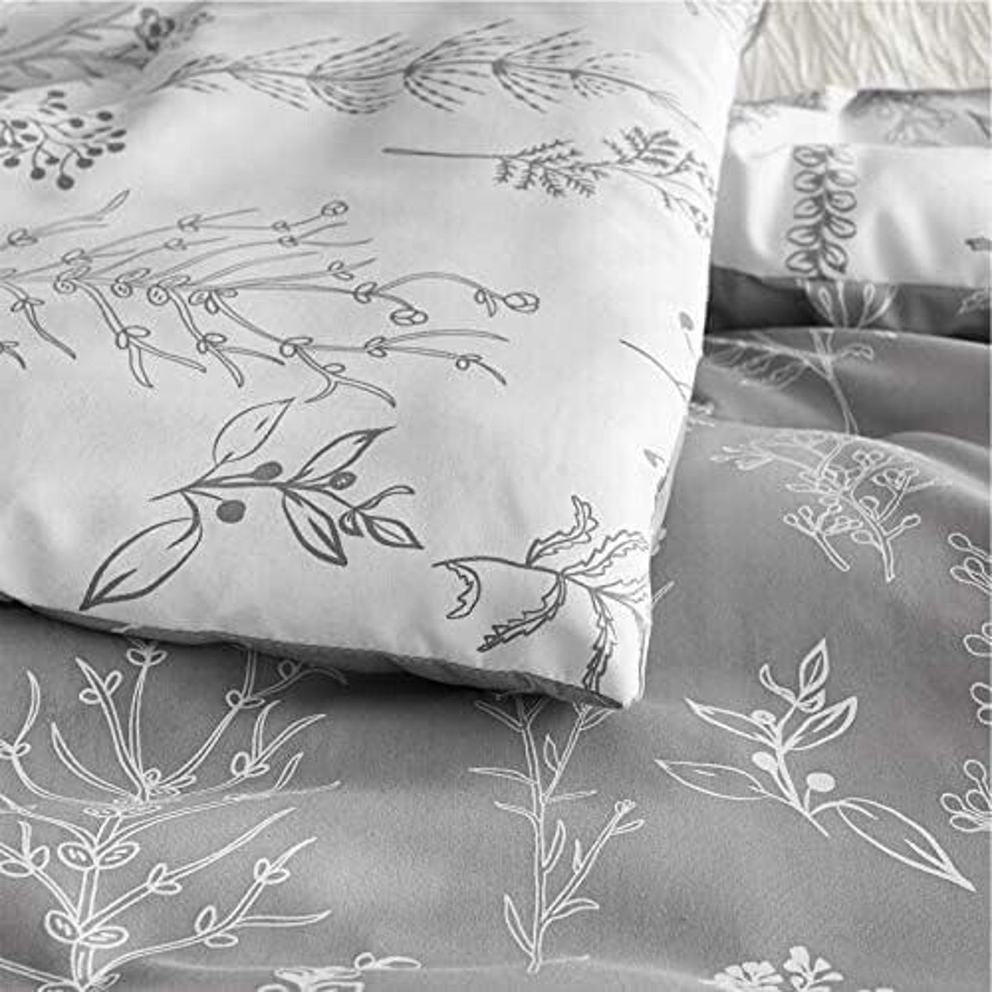 Bedsure Queen Comforter Set - Gray & White Cute Floral Bedding - Reversible