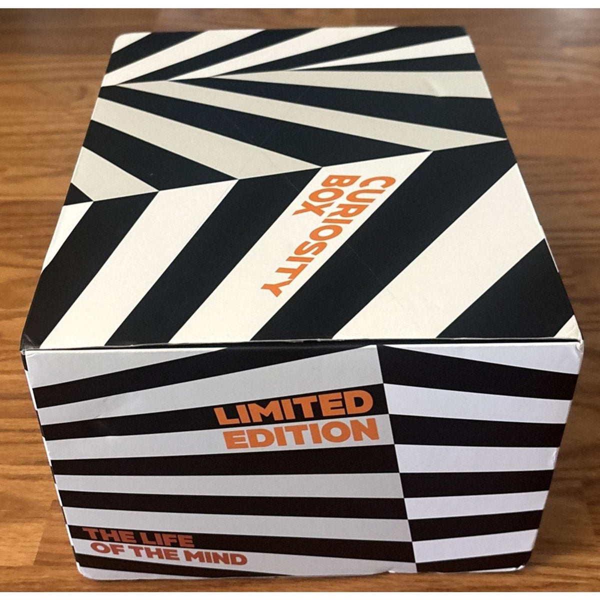 Curiosity Box by VSauce - Limited Edition - T-Shirt Size S Small