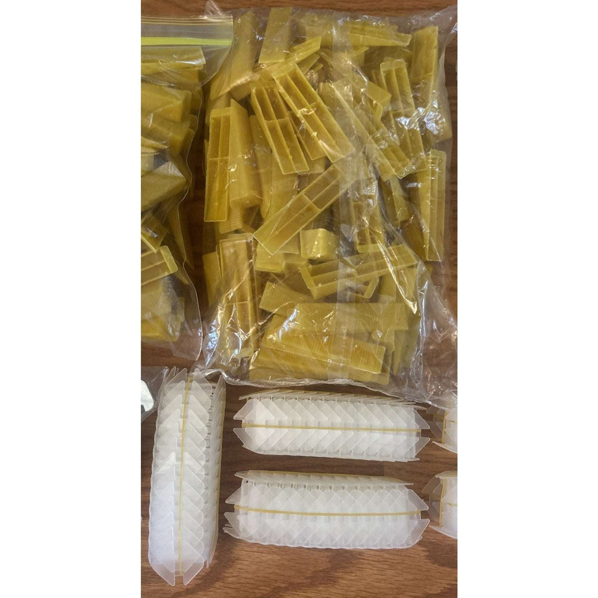 800 Pcs DGSL 1/8" Tile Leveling System with Tile Pliers - 600 Spacers 200 Wedges