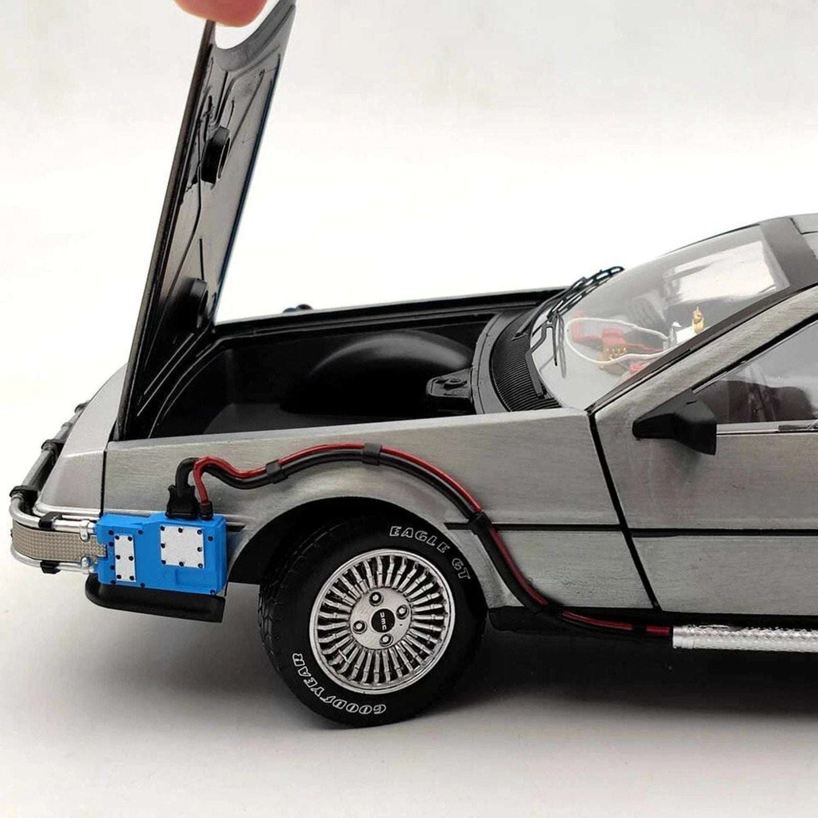 Hot Wheels Elite Back To The Future Time Machine 1:18 DeLorean Model Car BCJ97