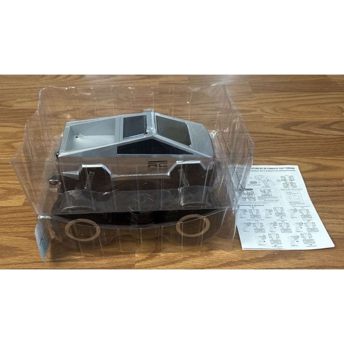 1:16 RC Amphibious Tesla 4WD All-Terrain Waterproof Monster Truck, 360° Rotation