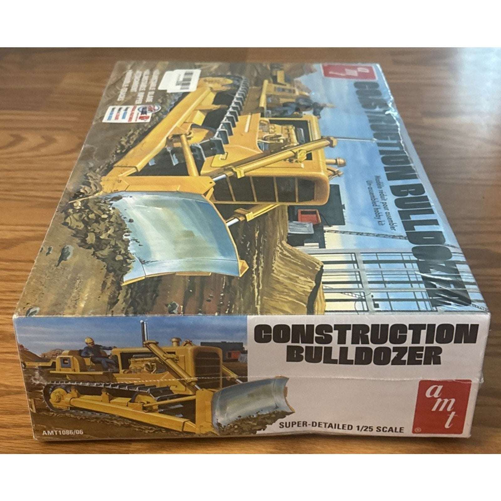 AMT RETRO DELUXE Construction Bulldozer 1:25 Scale Model Kit w/ Special Features