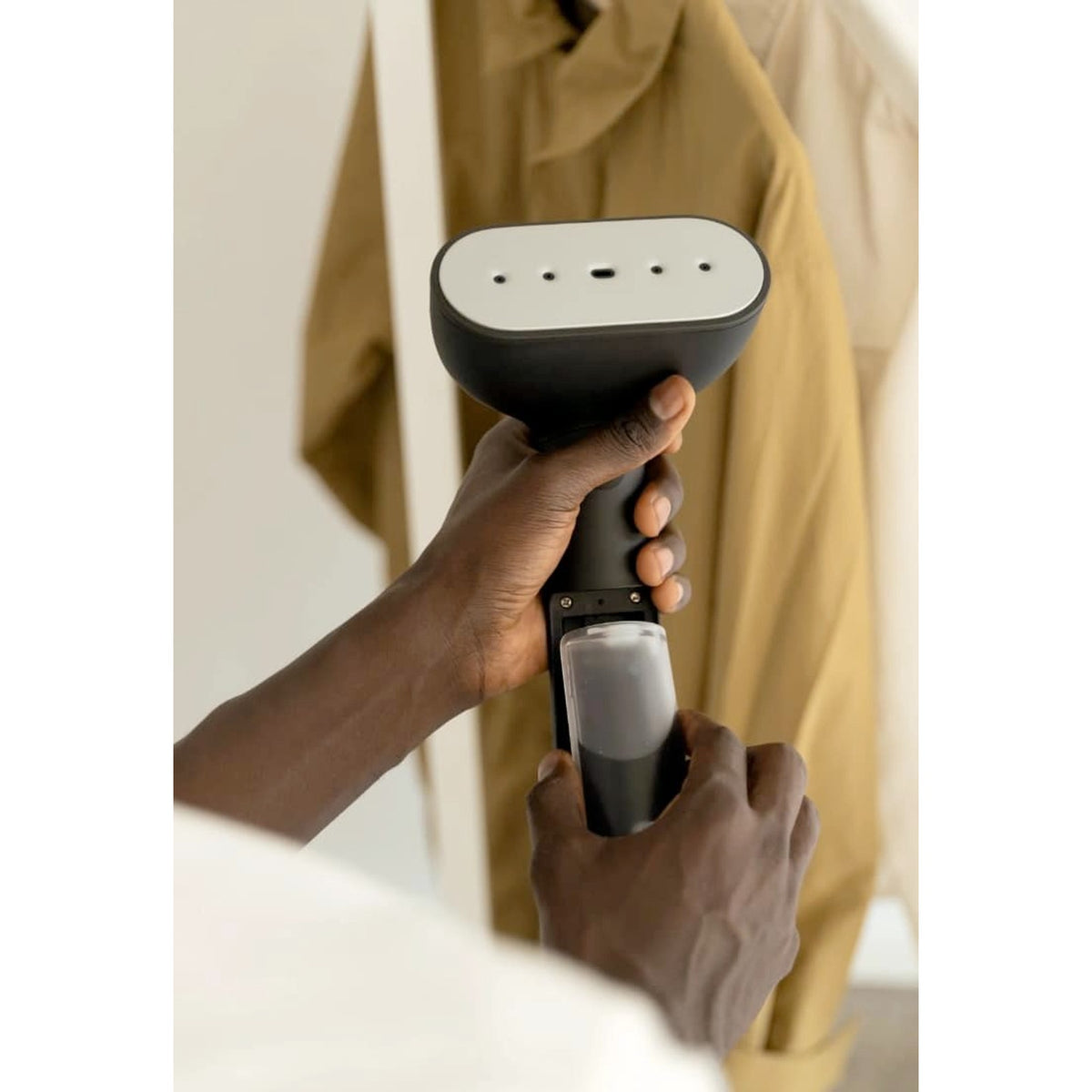 Steamery Cirrus X 1200W Handheld Clothes Steamer +Heat-Proof Steaming Pad - ONYX