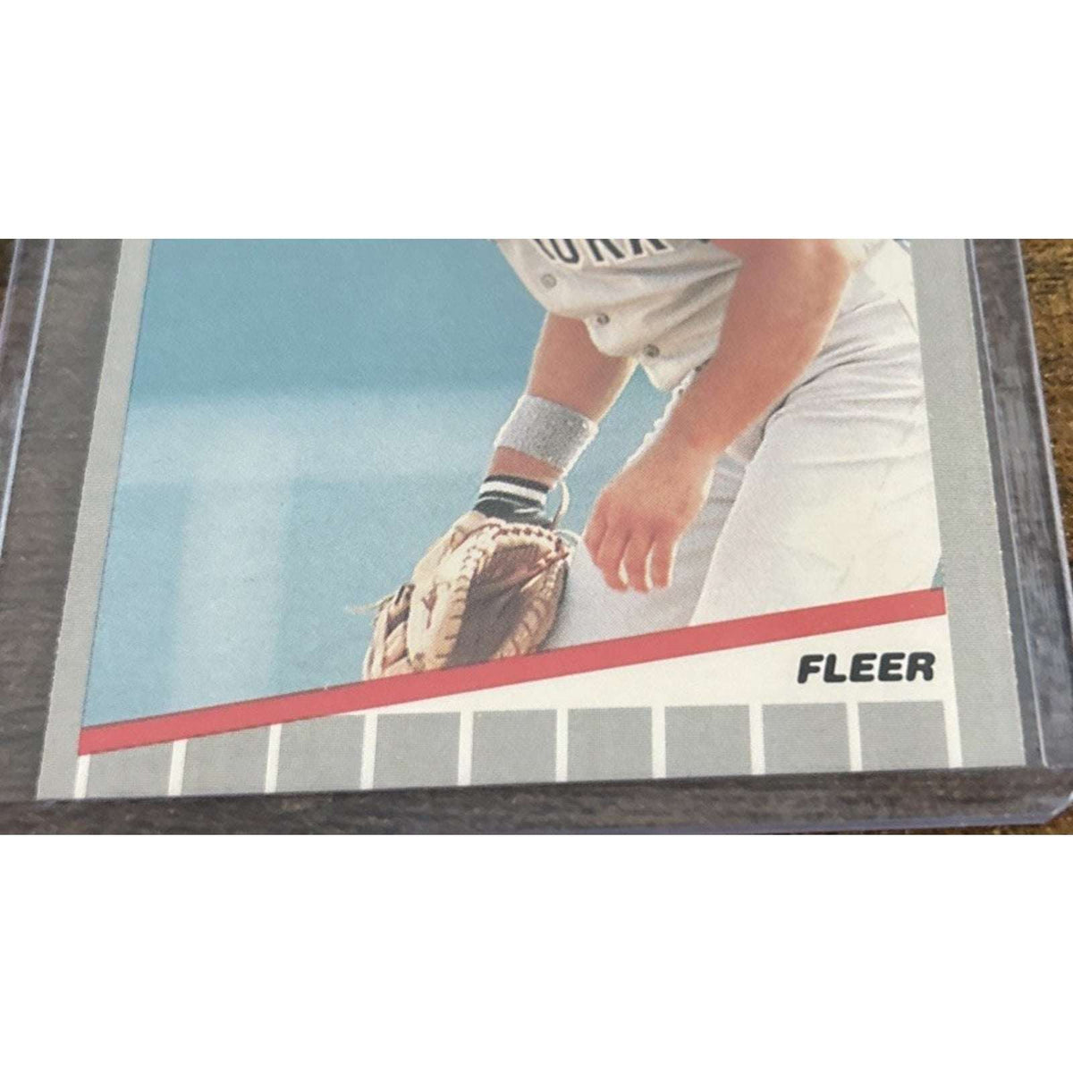 1989 FLEER #258 DON MATTINGLY - YANKEES - From Pack to Sleeve - MLB Baseball
