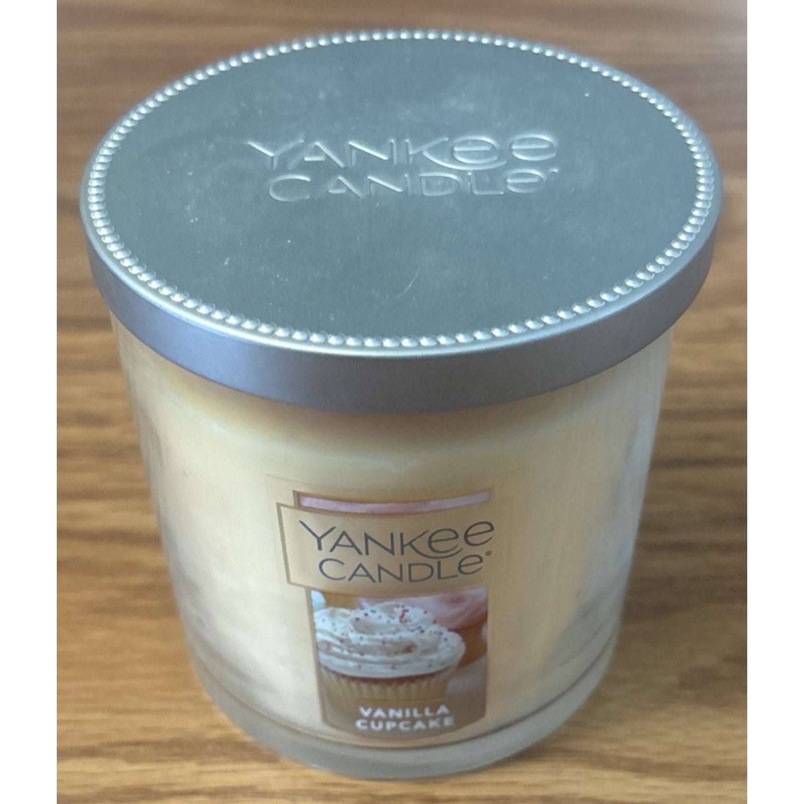 Yankee Candle Vanilla Cupcake 7oz Single Wick Tumbler Candle - Unlit, New