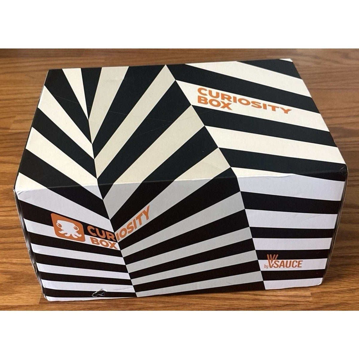 Curiosity Box by VSauce - Limited Edition - T-Shirt Size XL X-Large