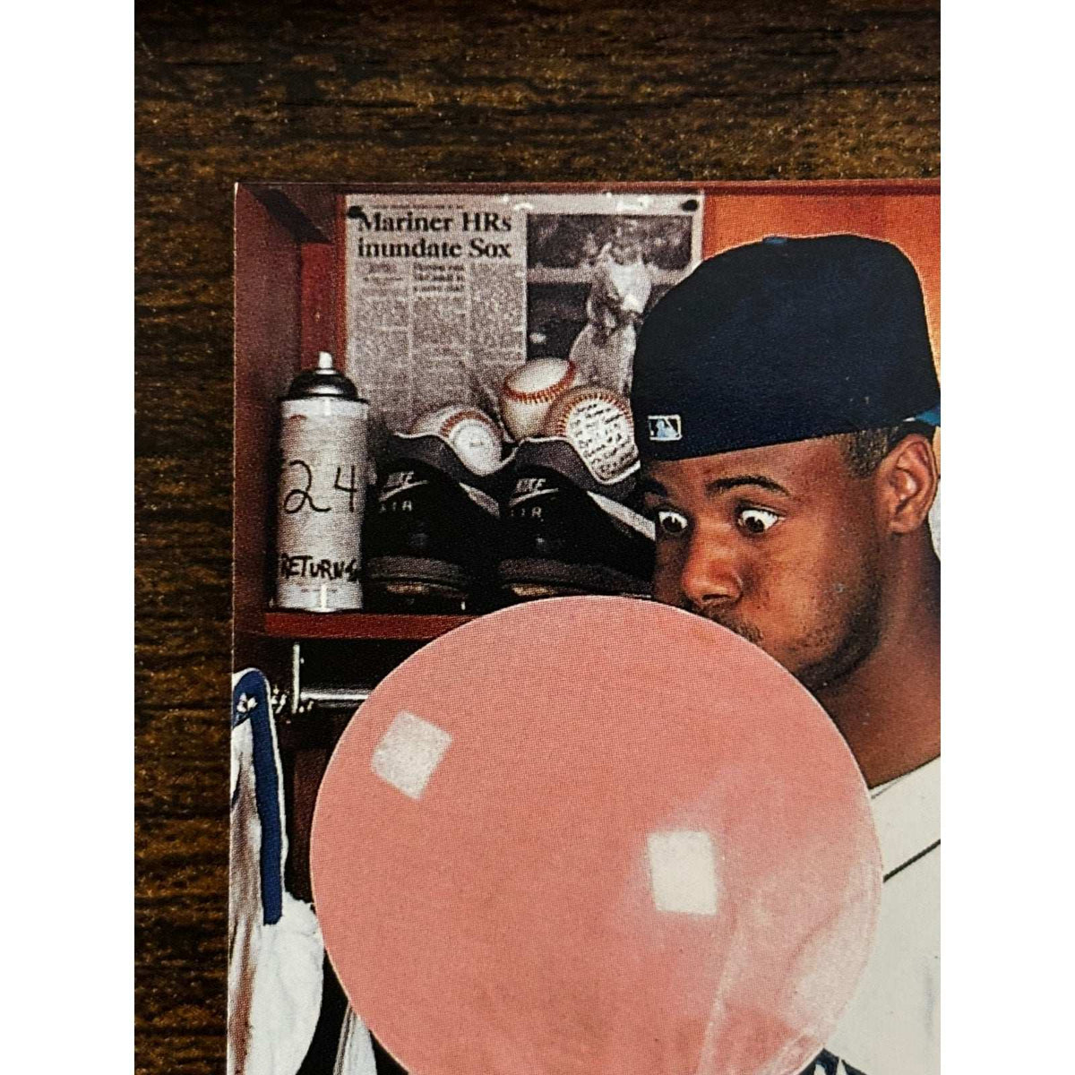 1995 Pinnacle Ken Griffey Jr #128 Seattle Mariners Blowing Bubble Gum Card