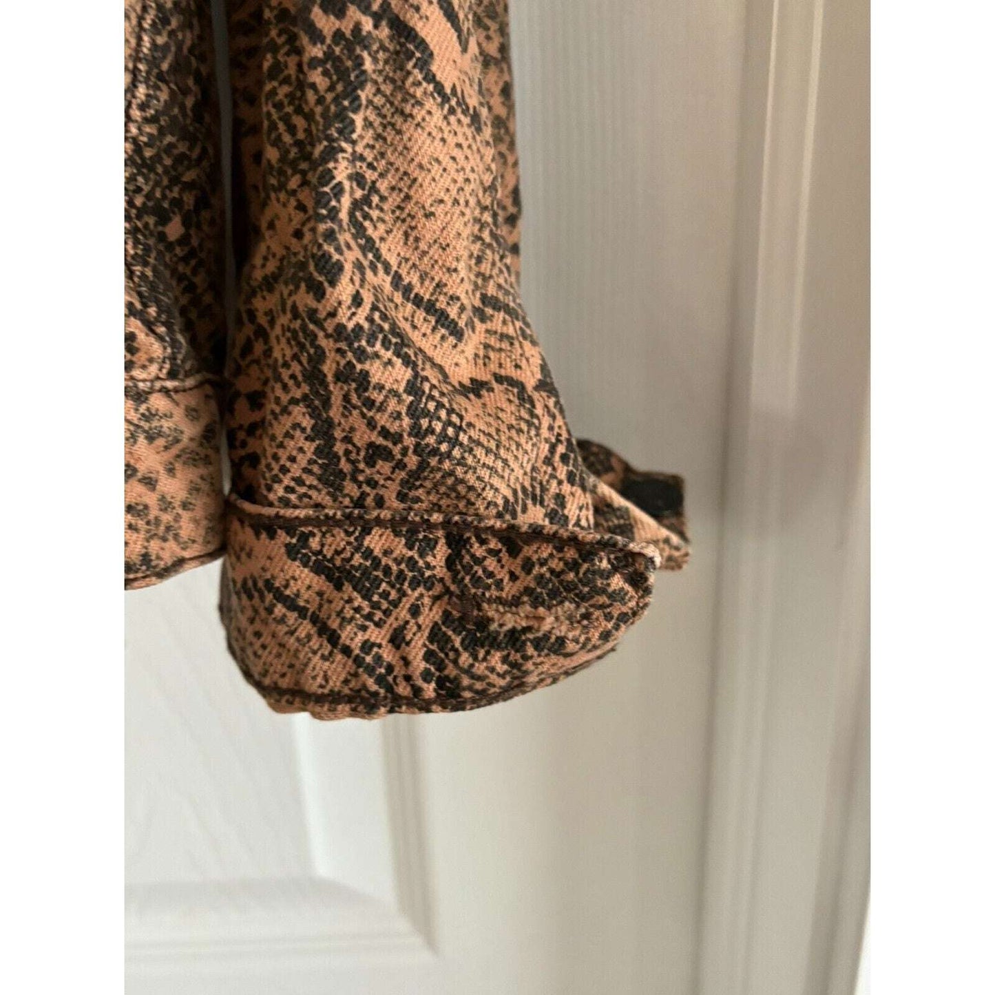 Free People Trucker Brown Snake Print Denim Jacket Size M Medium