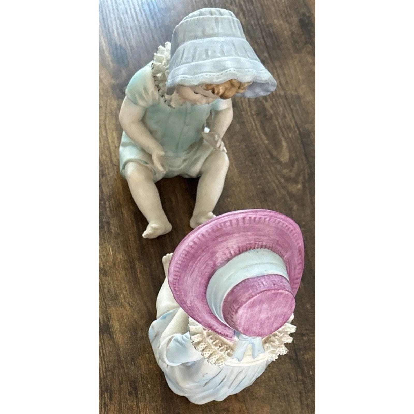 Vintage Arnart BISQUE PORCELAIN PIANO BABIES FIGURINES BOY & GIRL HAND PAINTED