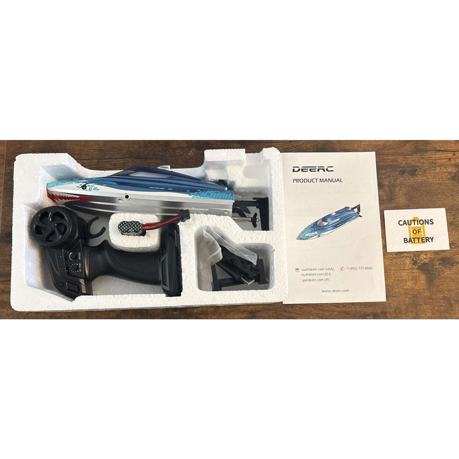 DEERC 2.4G RC Sink-Proof High Speed Racing Boat w/ LED Lights & Shark Graffiti