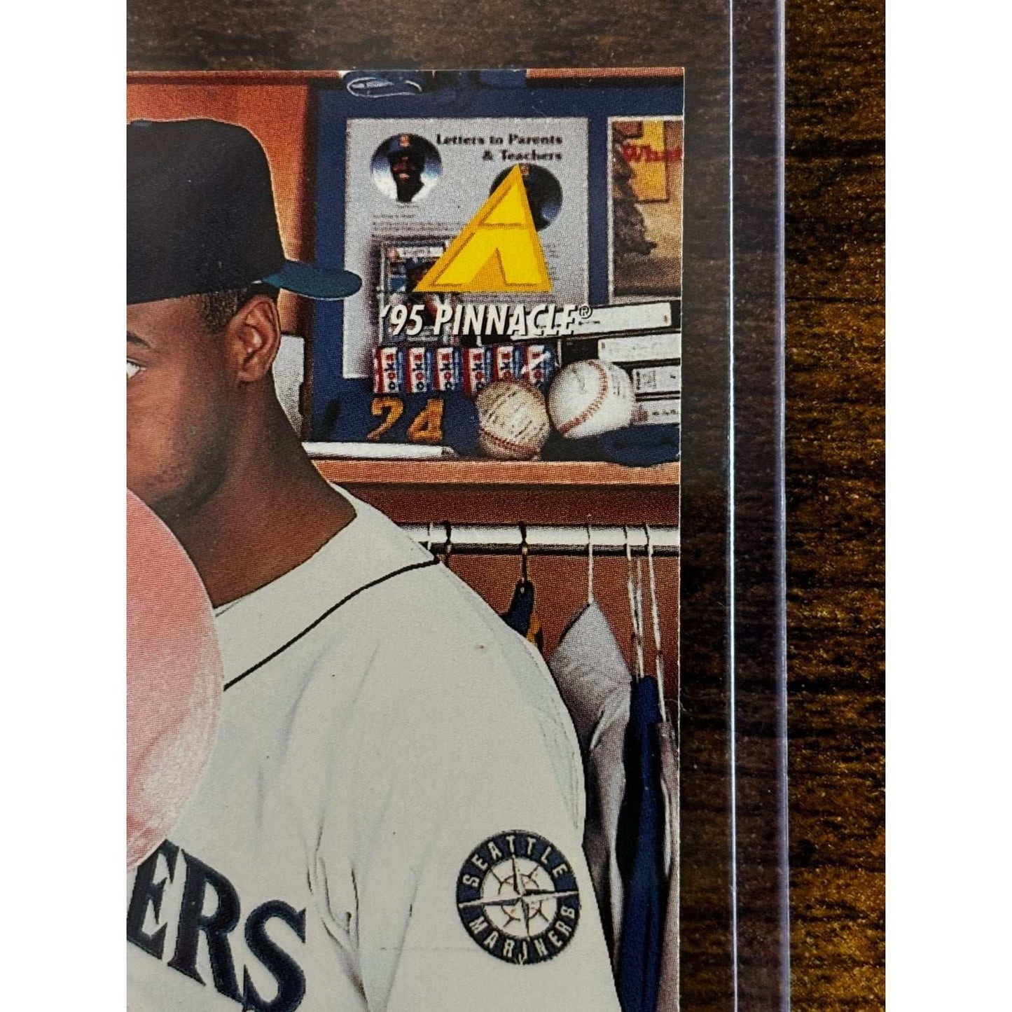 1995 Pinnacle Ken Griffey Jr #128 Seattle Mariners Blowing Bubble Gum Card
